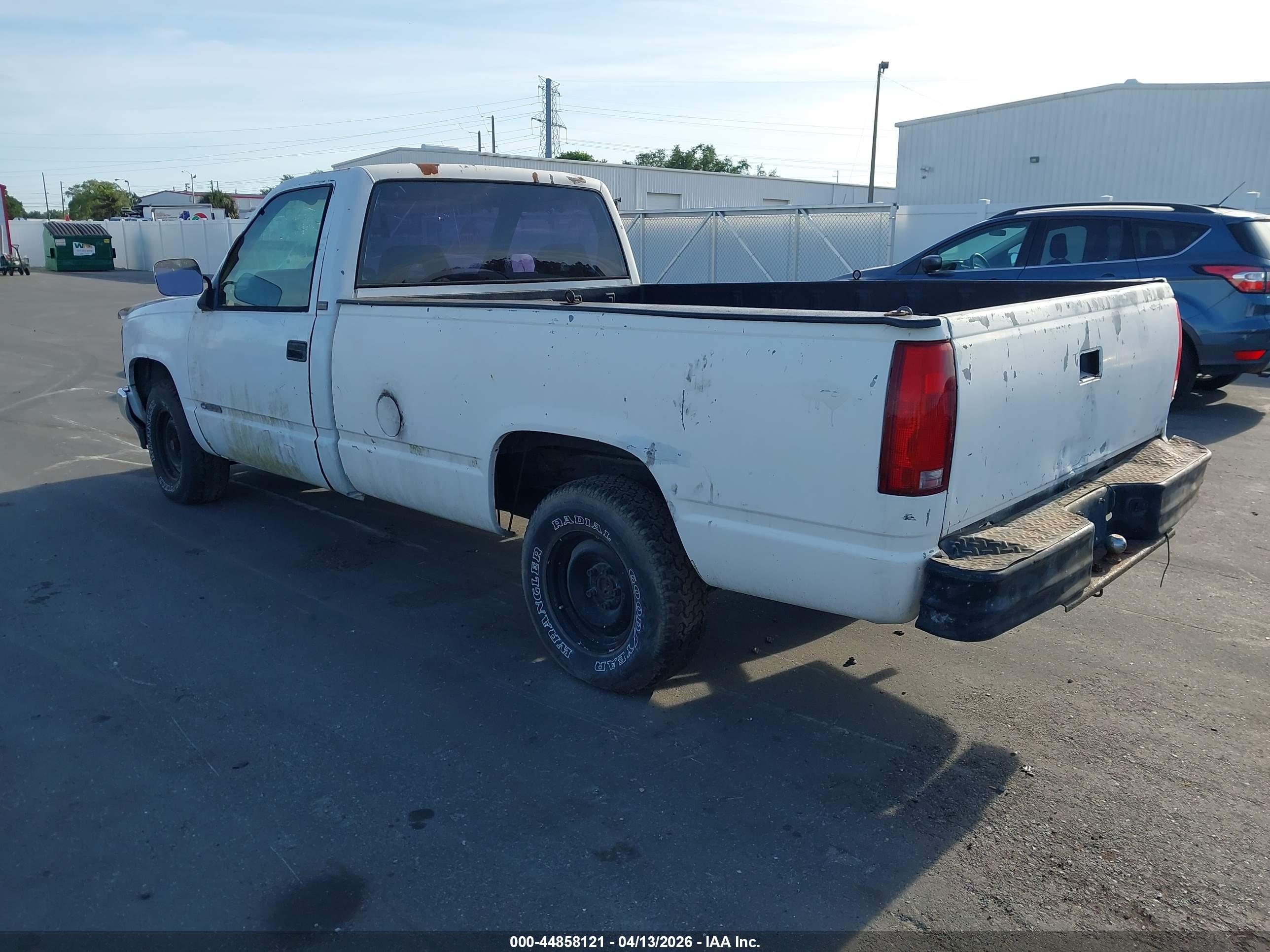 CHEVROLET GMT-400 image 3
