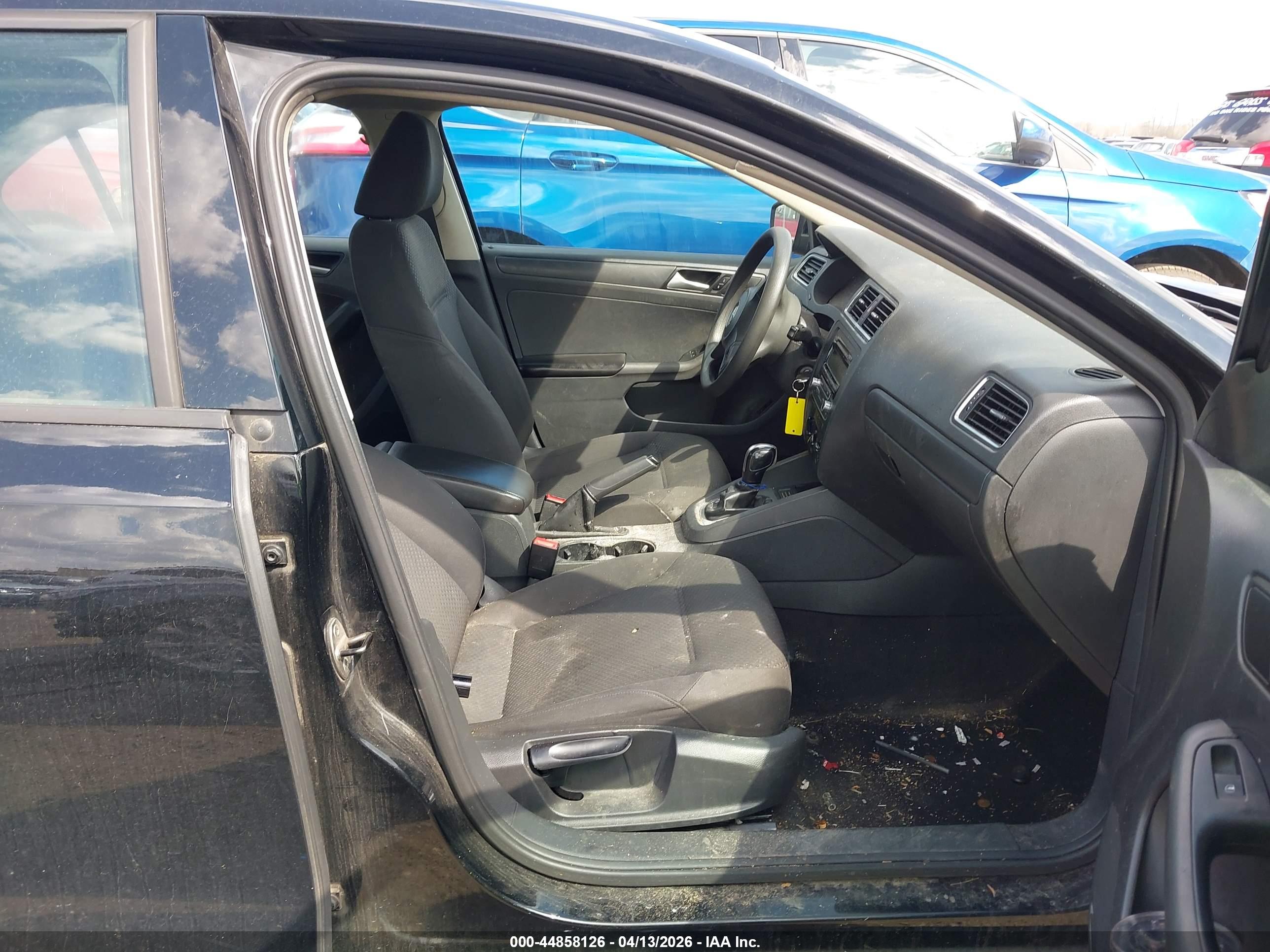 VOLKSWAGEN JETTA image 5