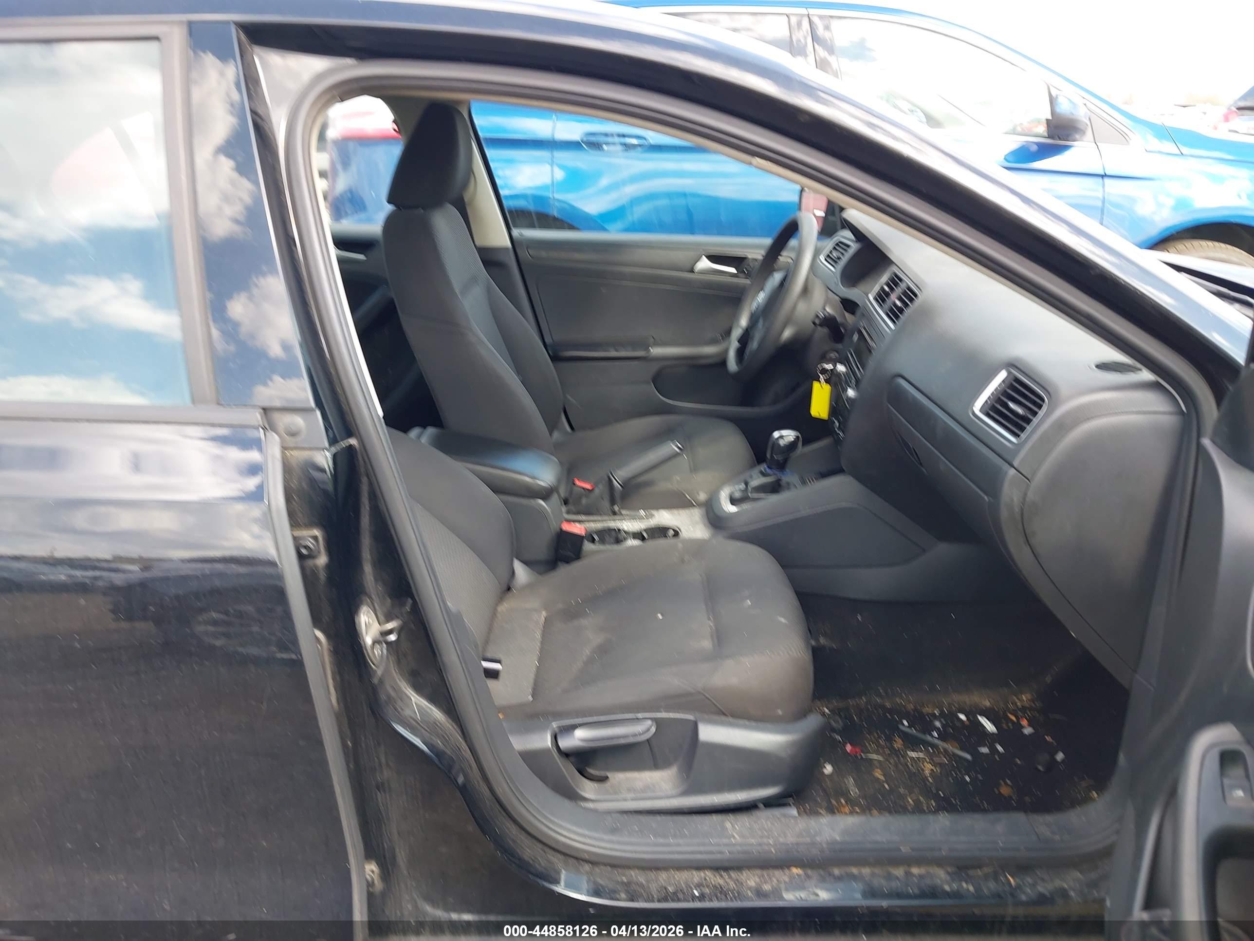 VOLKSWAGEN JETTA image 8