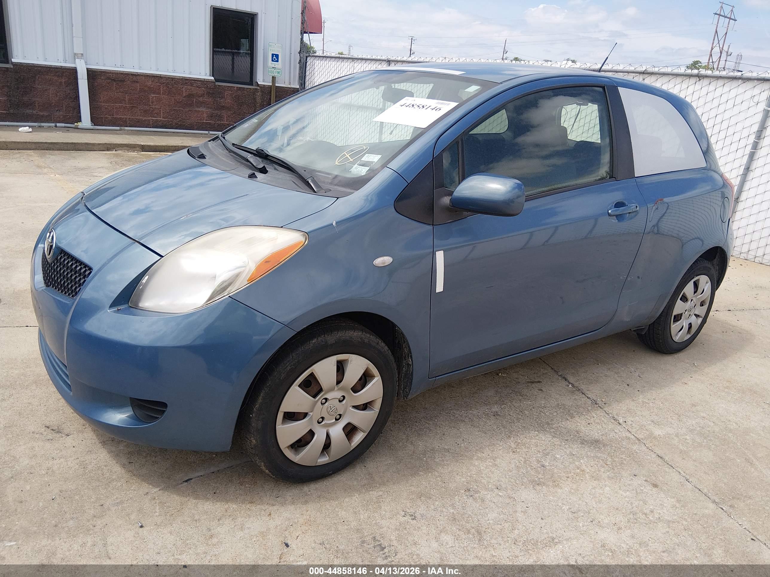 TOYOTA YARIS image 2