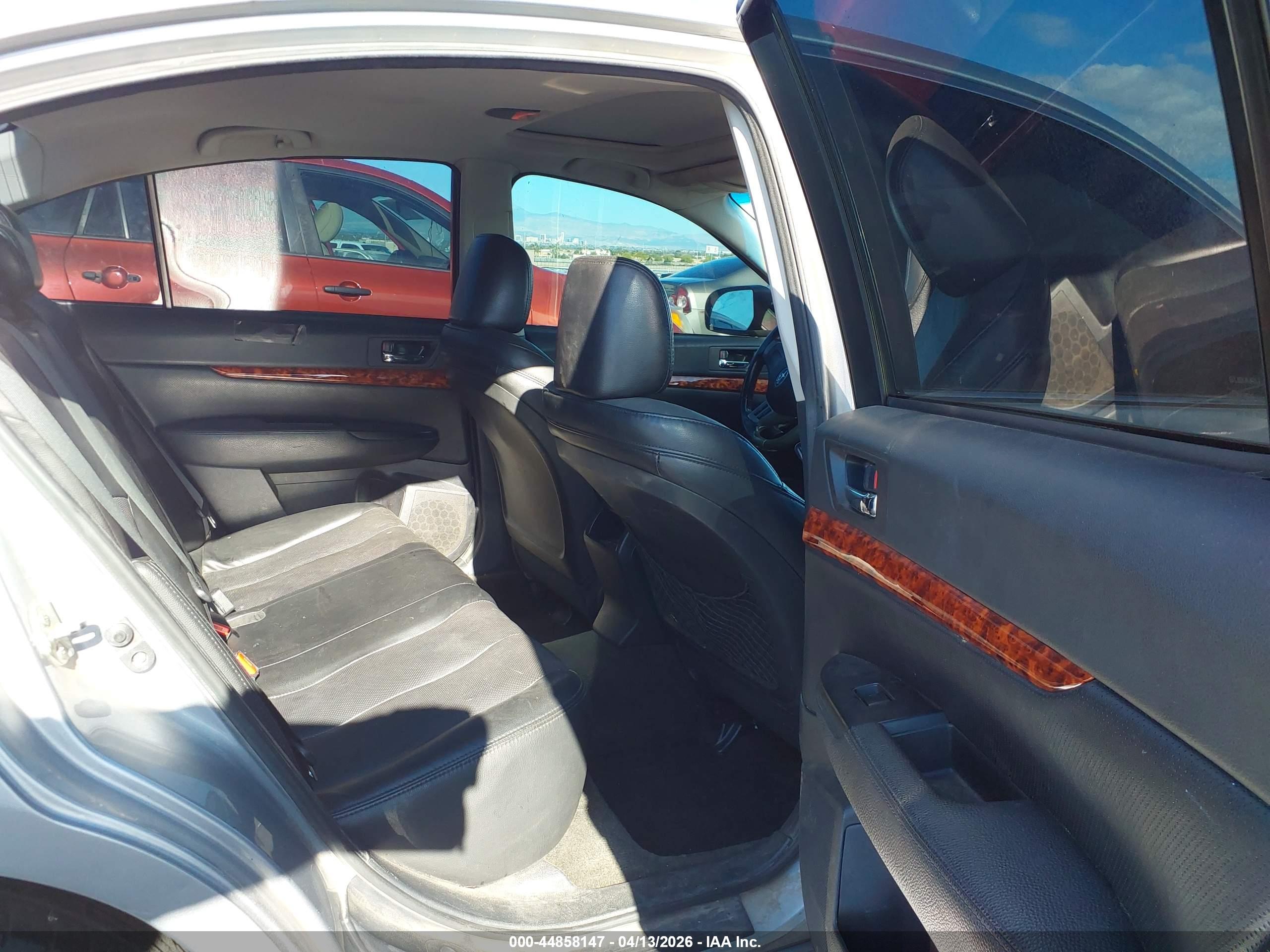 SUBARU LEGACY image 8