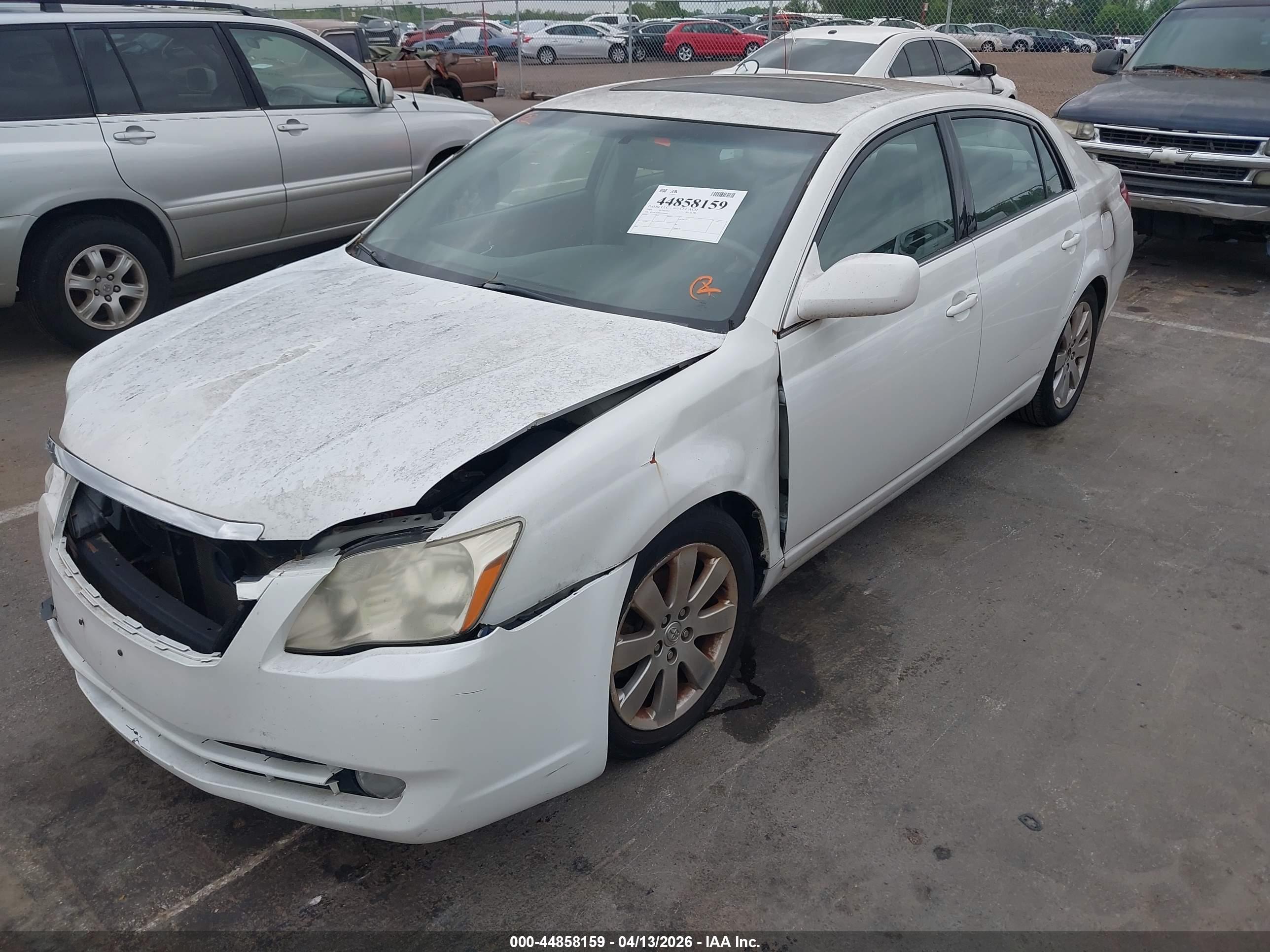 TOYOTA AVALON image 2