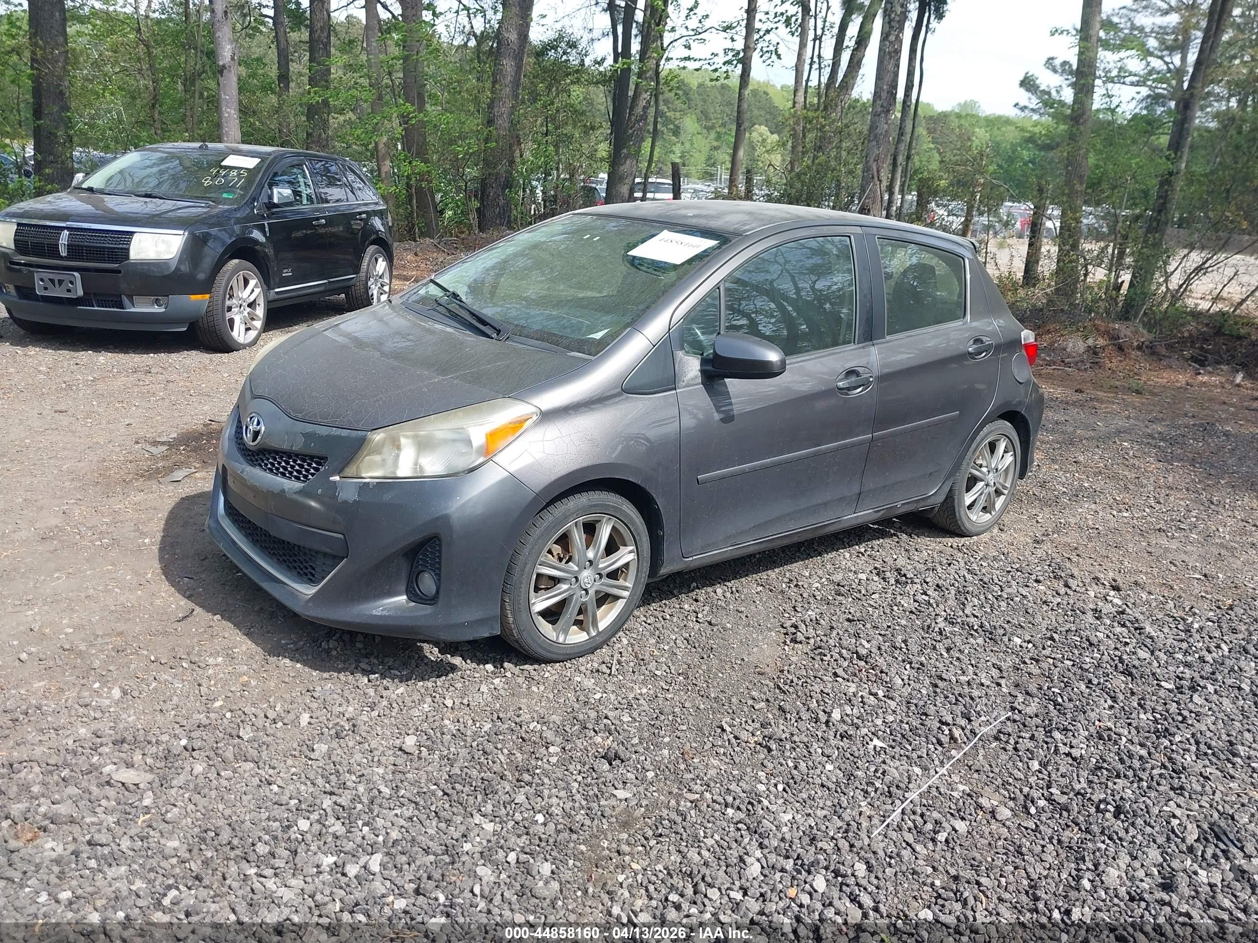 TOYOTA YARIS image 2