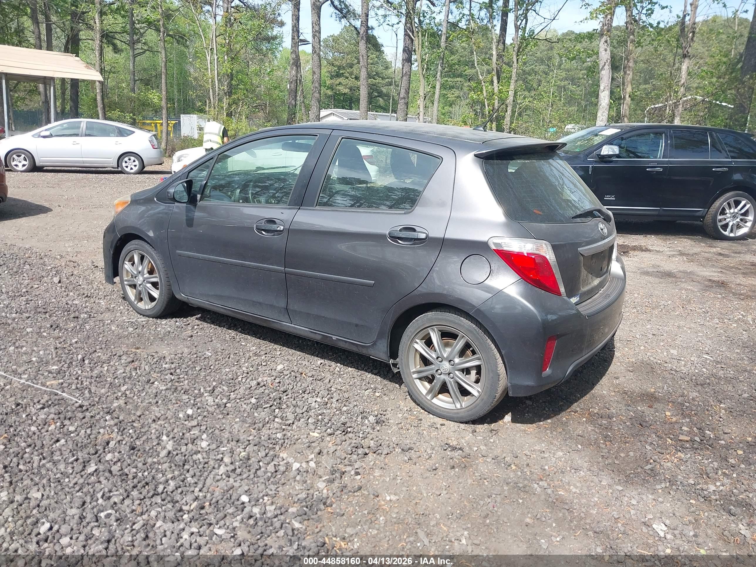 TOYOTA YARIS image 3