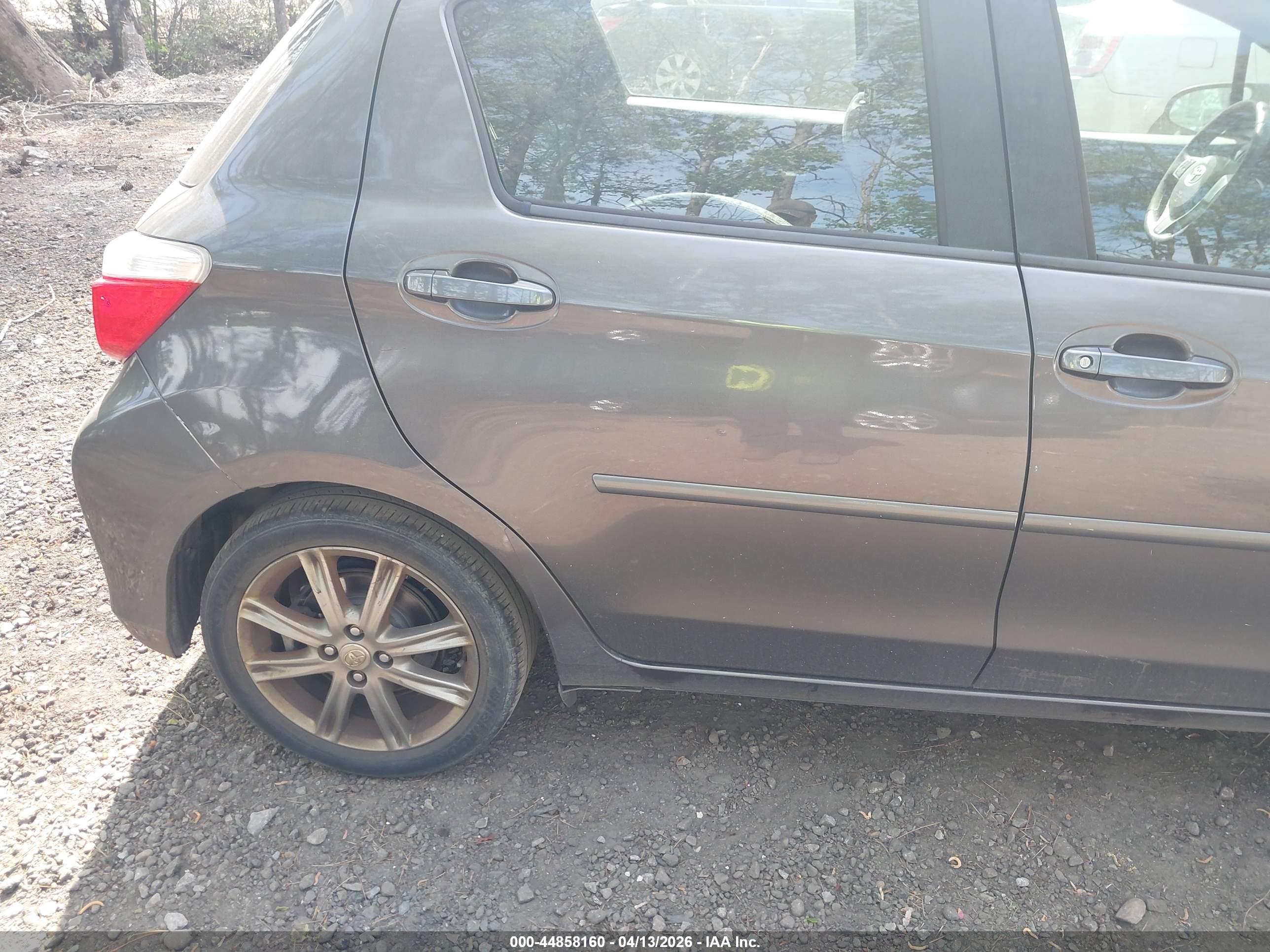 TOYOTA YARIS image 6