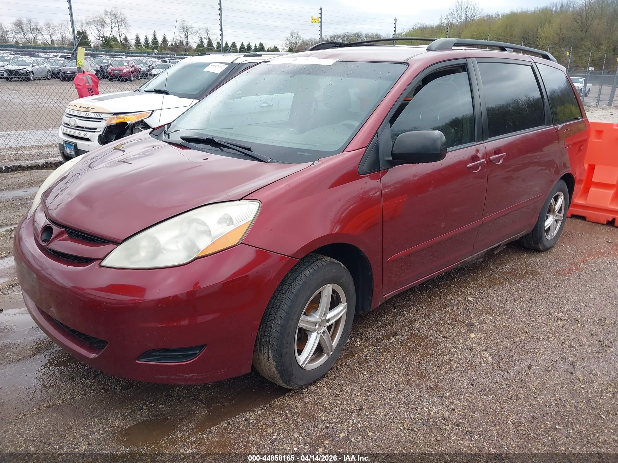 TOYOTA SIENNA image 2