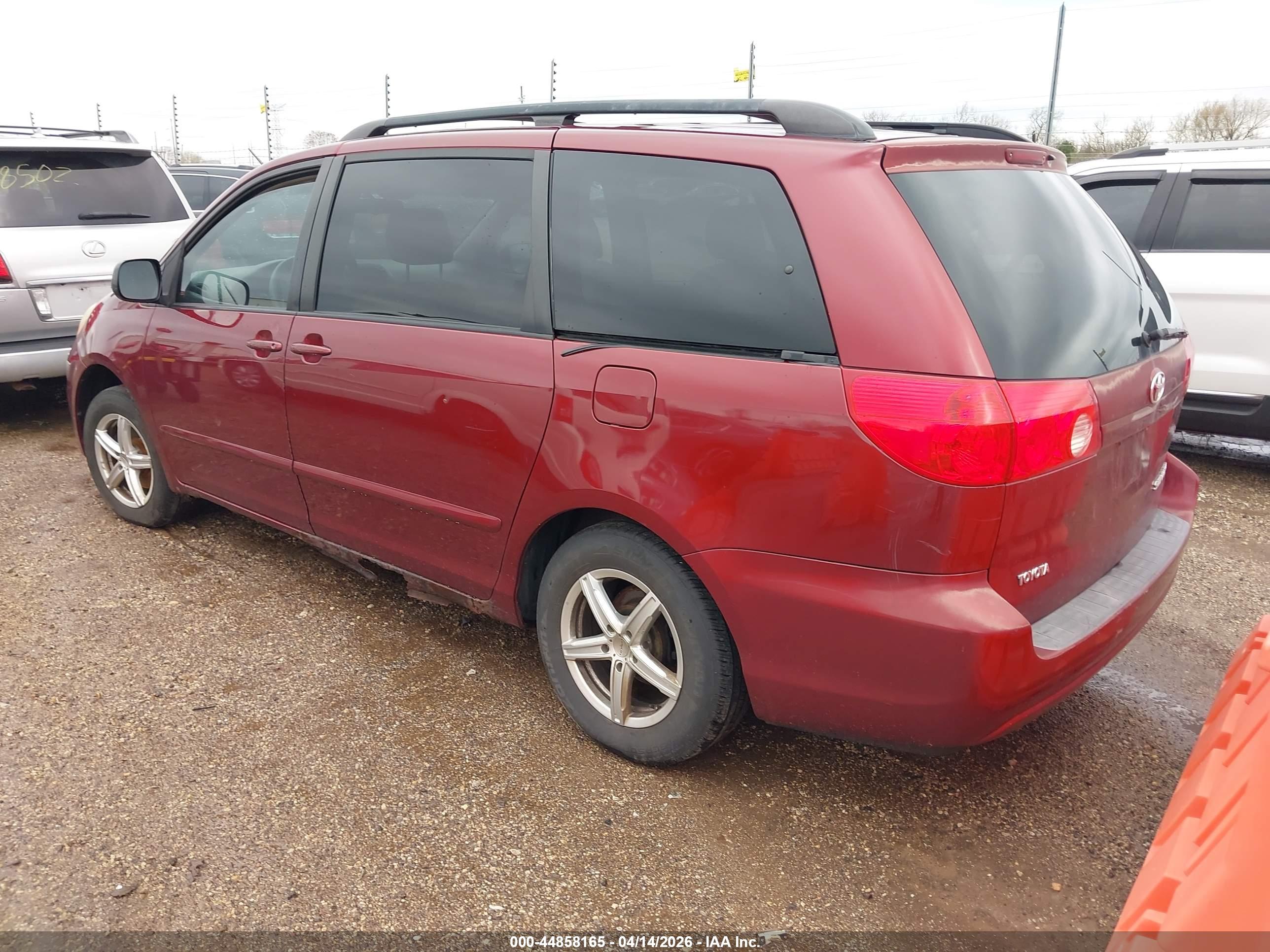 TOYOTA SIENNA image 3