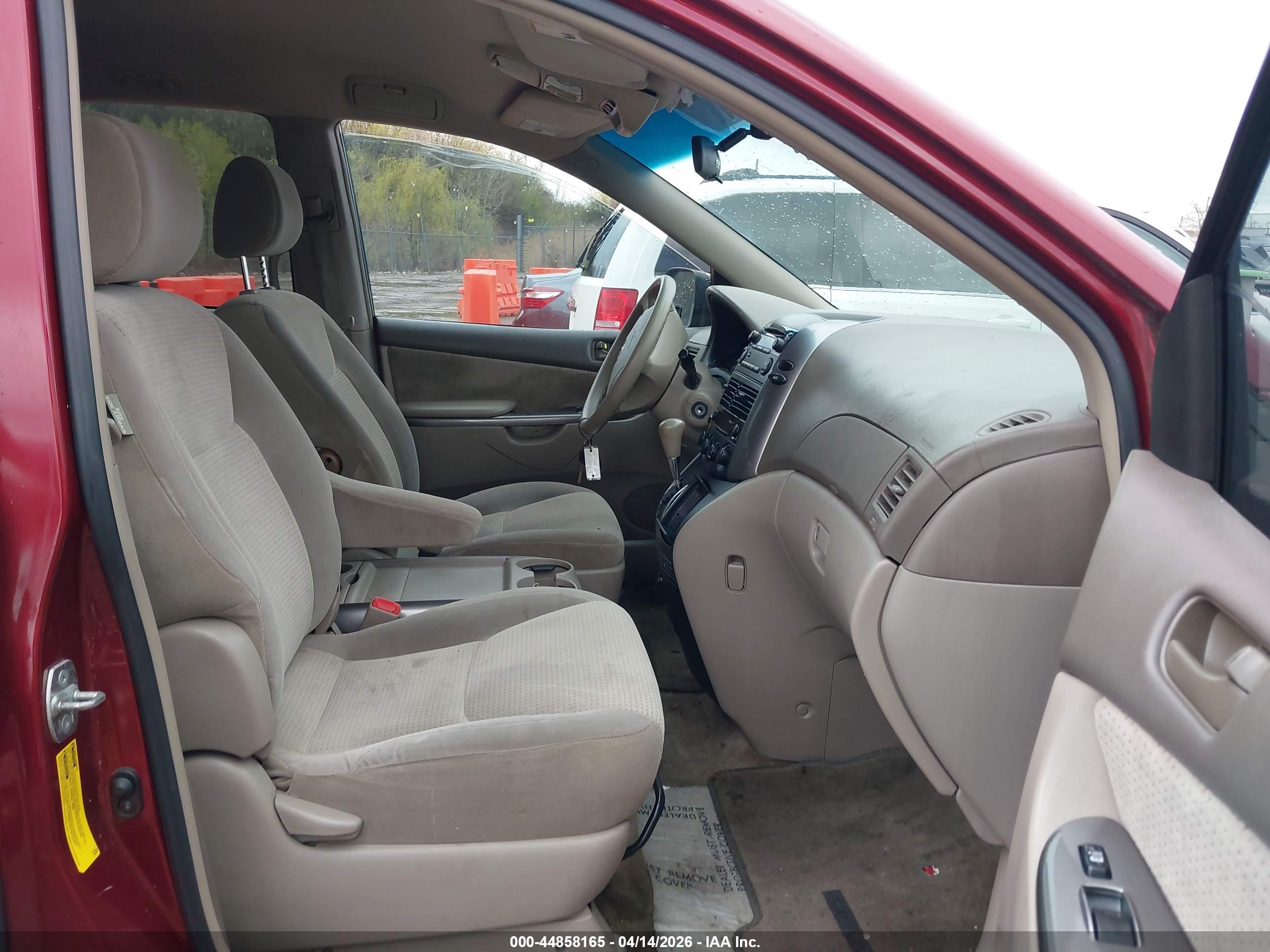 TOYOTA SIENNA image 5