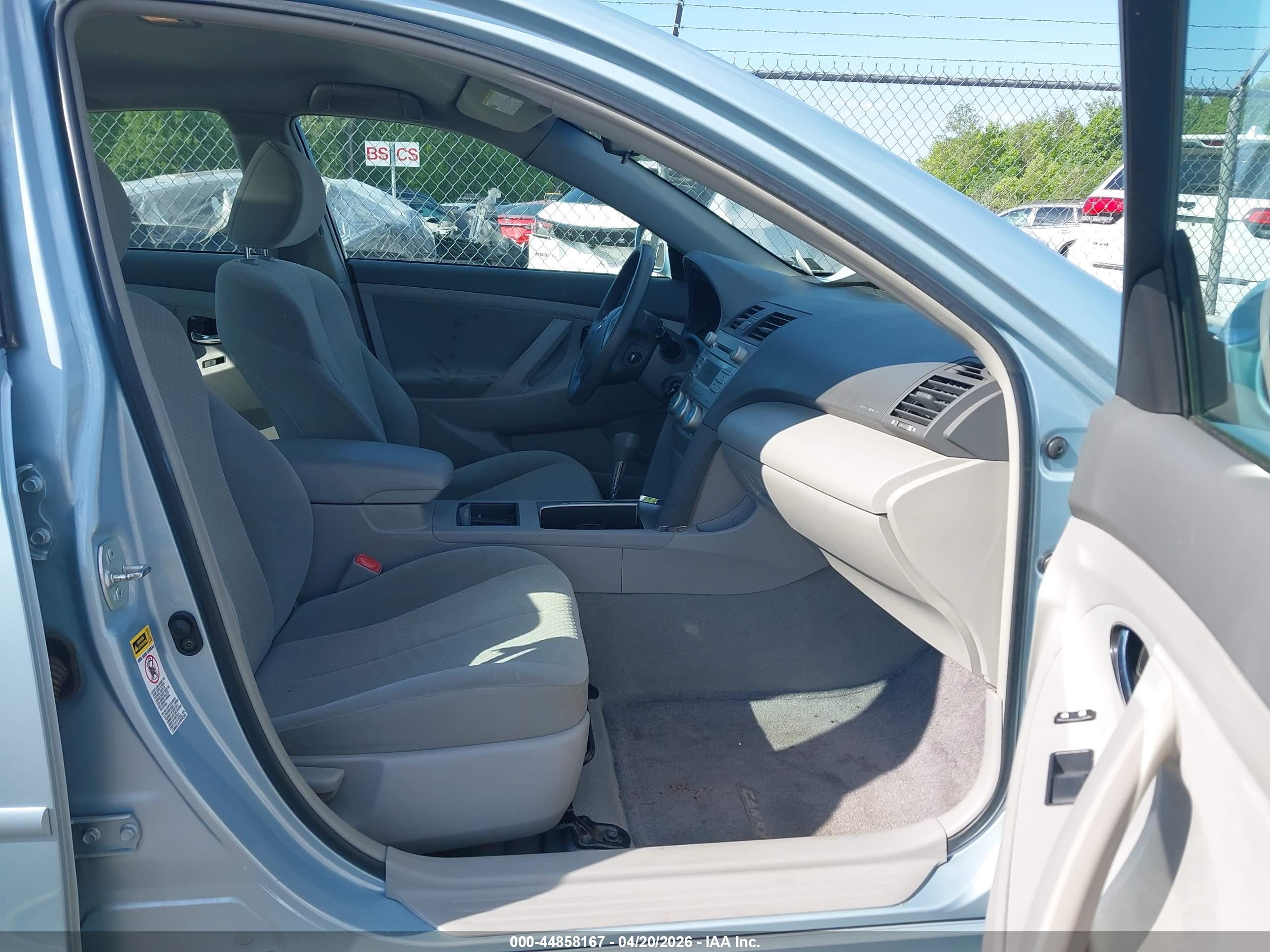 TOYOTA CAMRY image 5