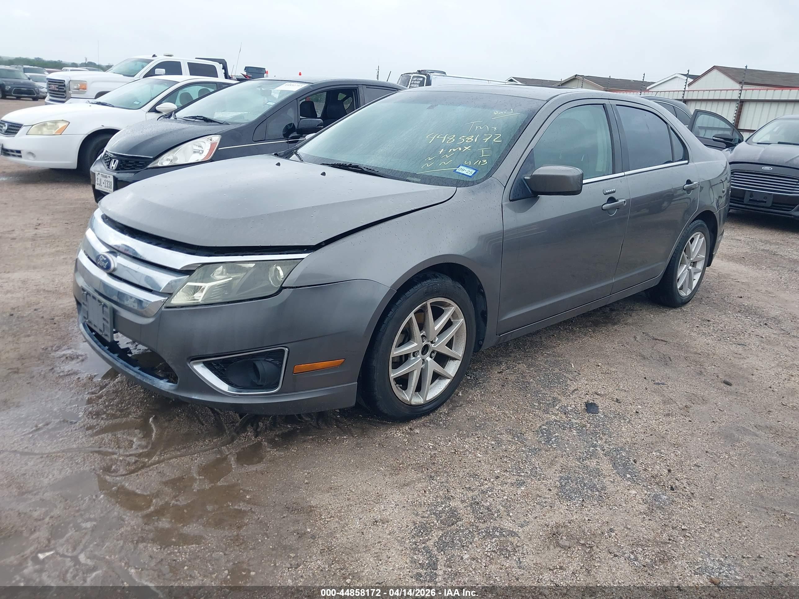 FORD FUSION image 2