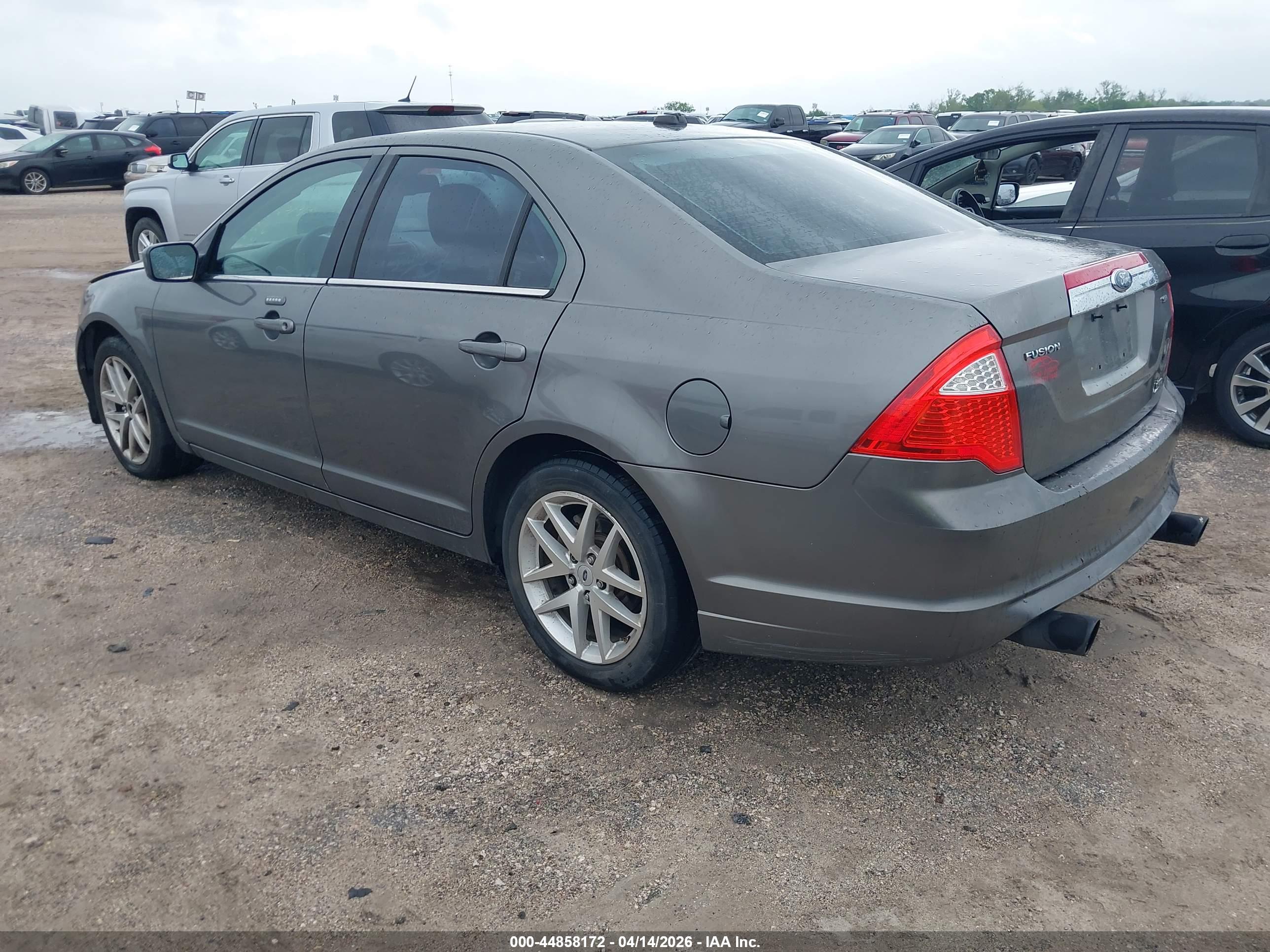 FORD FUSION image 3