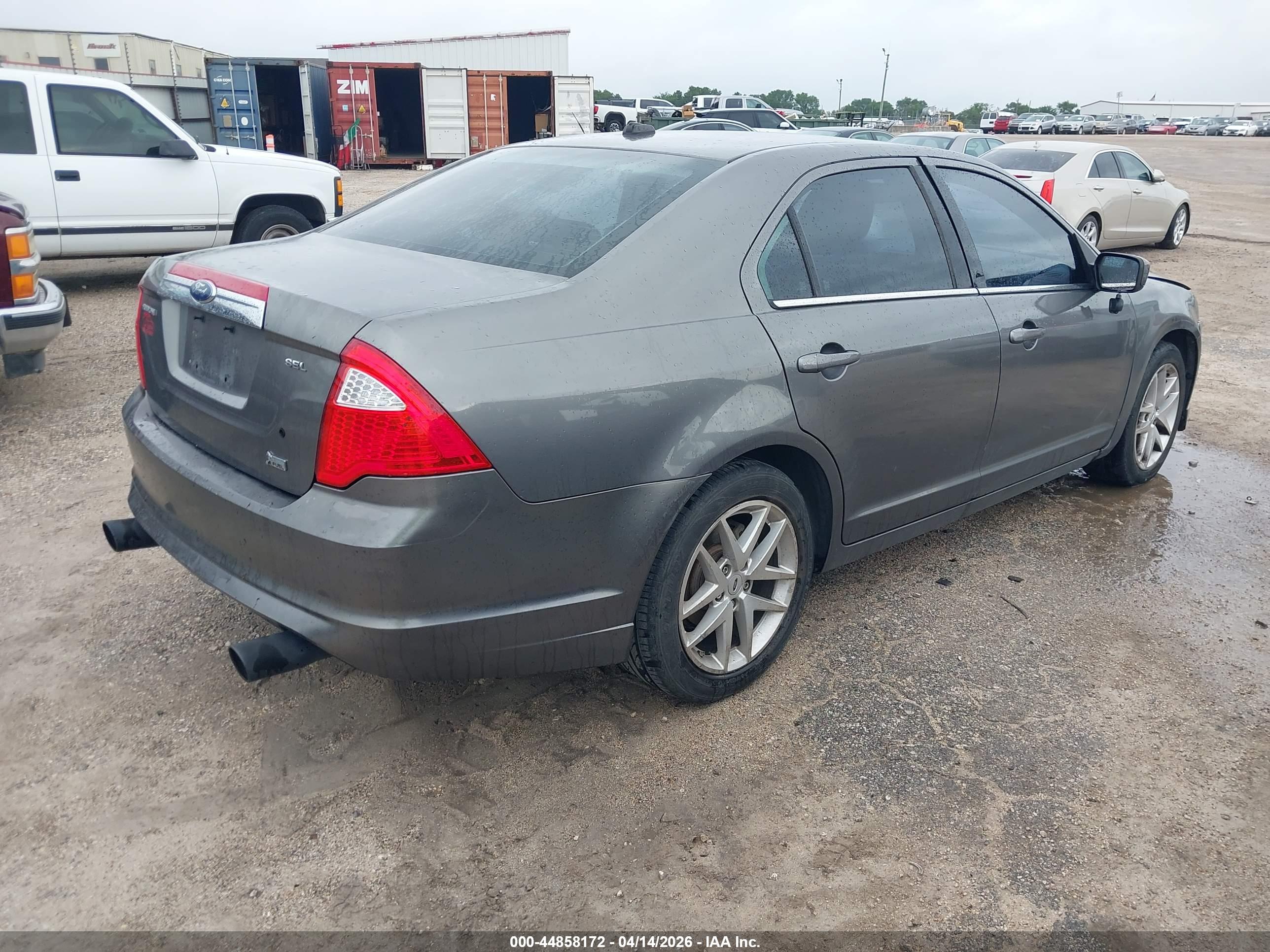 FORD FUSION image 4
