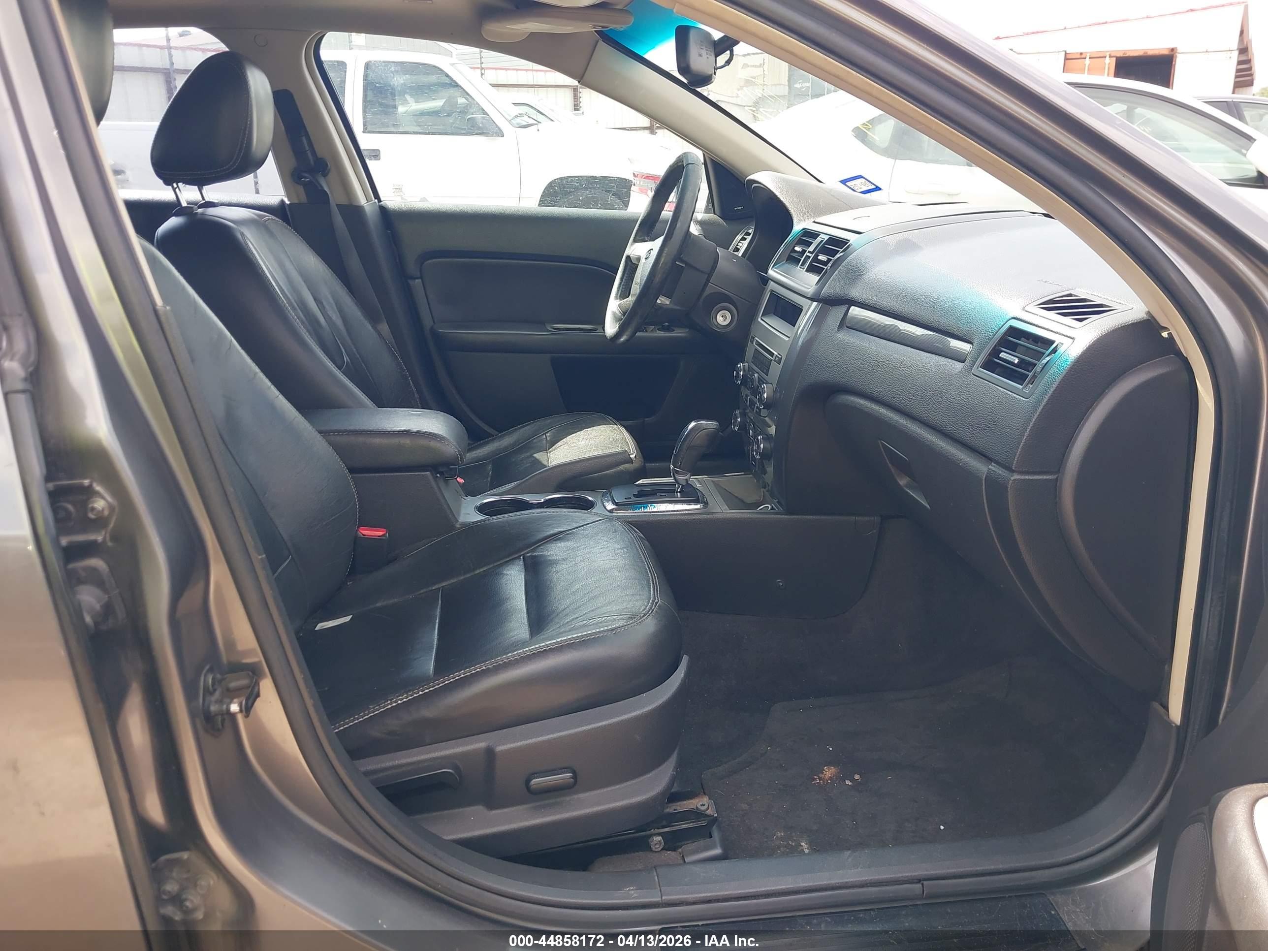 FORD FUSION image 5