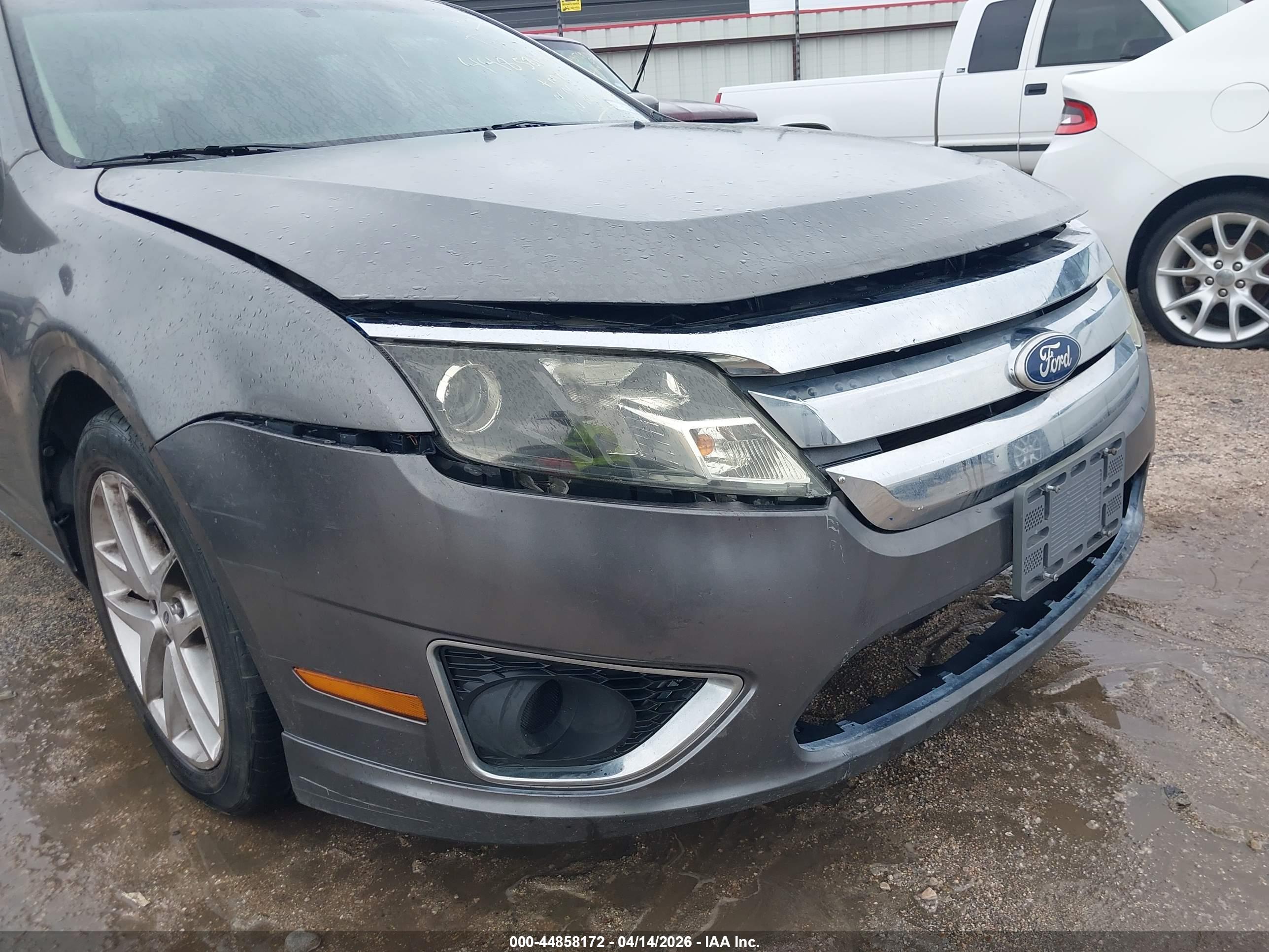 FORD FUSION image 6