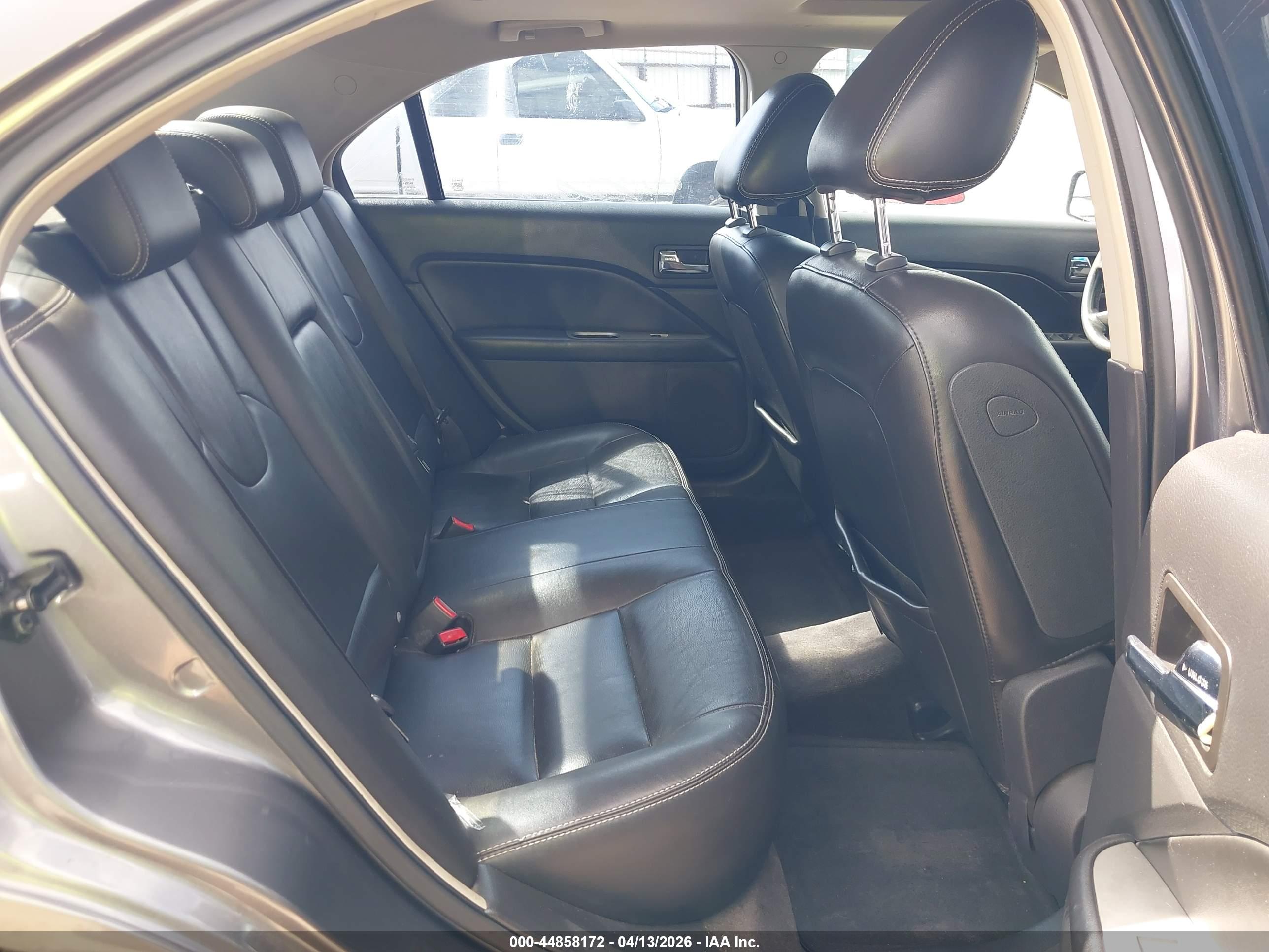 FORD FUSION image 8