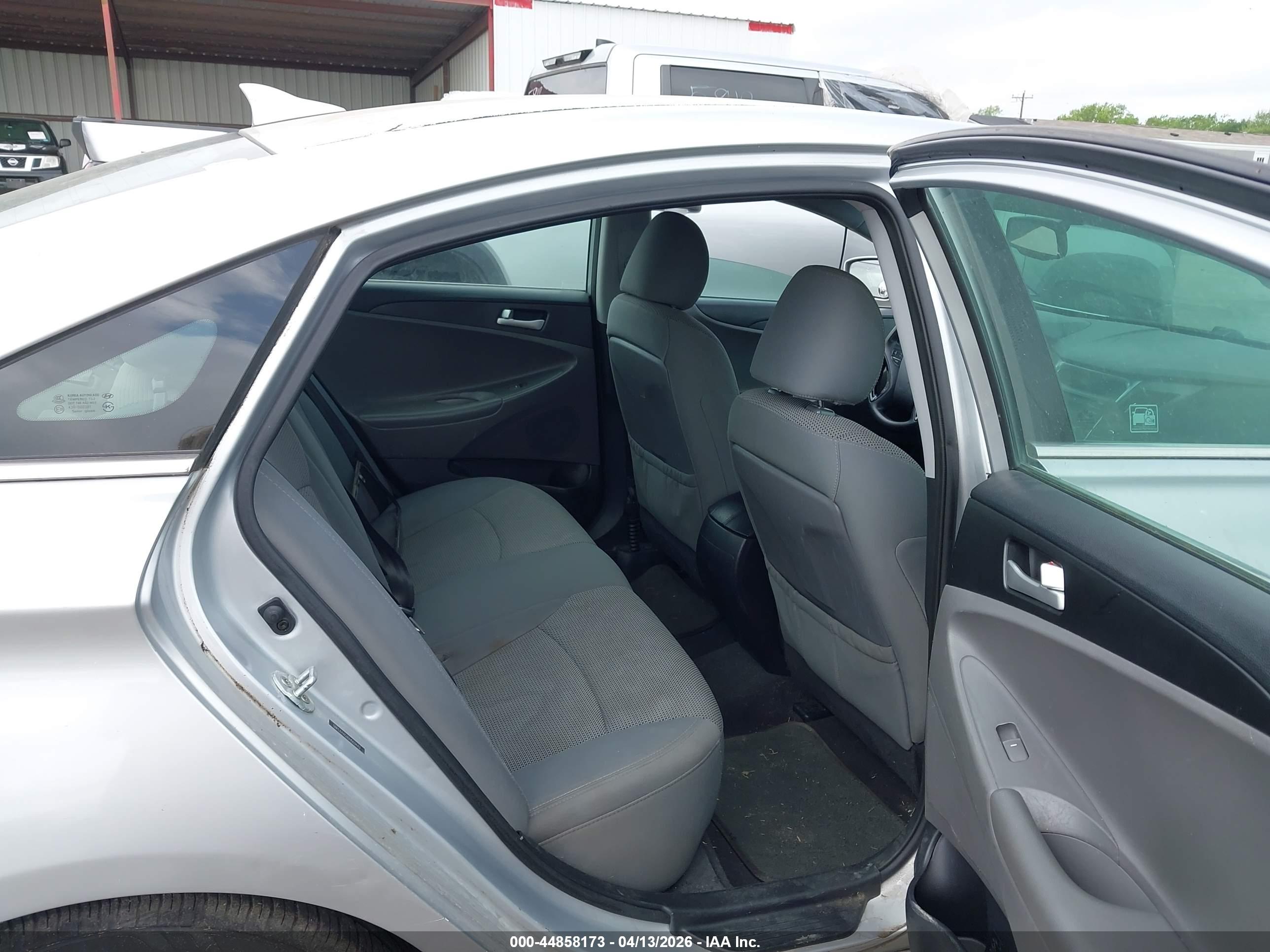 HYUNDAI SONATA image 8