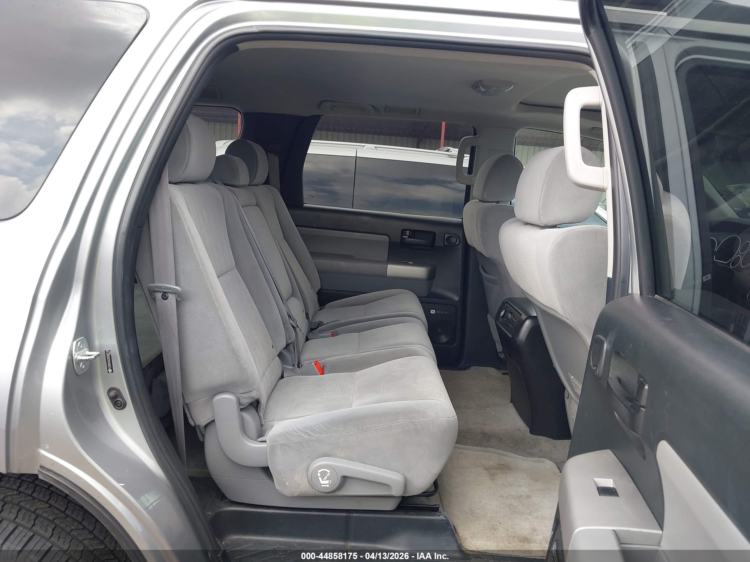 TOYOTA SEQUOIA image 8