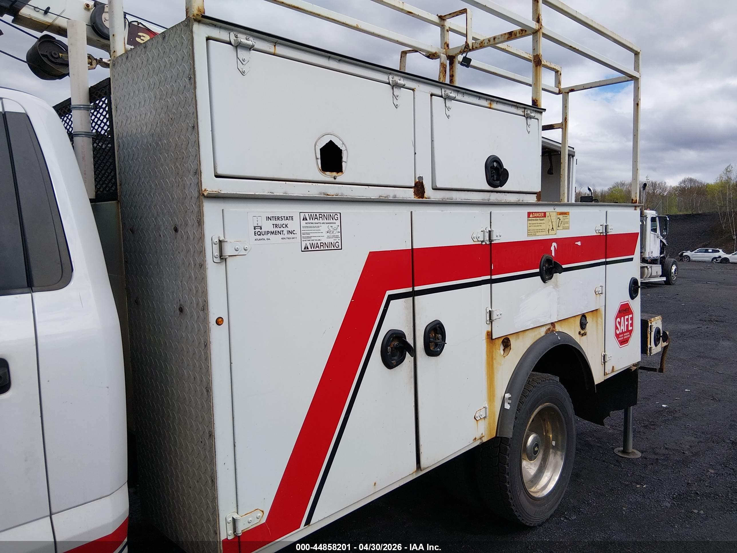 FORD F-550 image 7