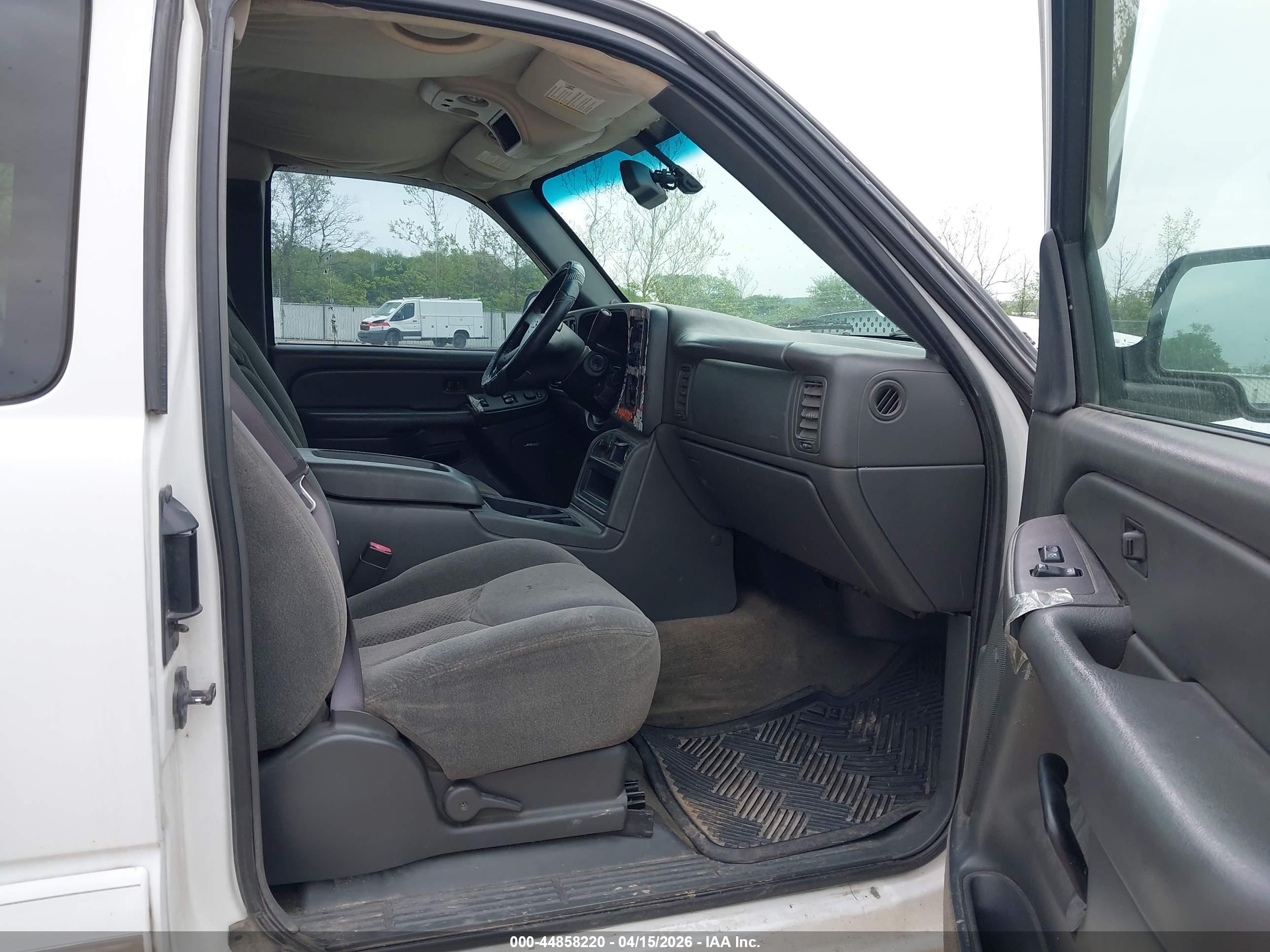 CHEVROLET SILVERADO image 5