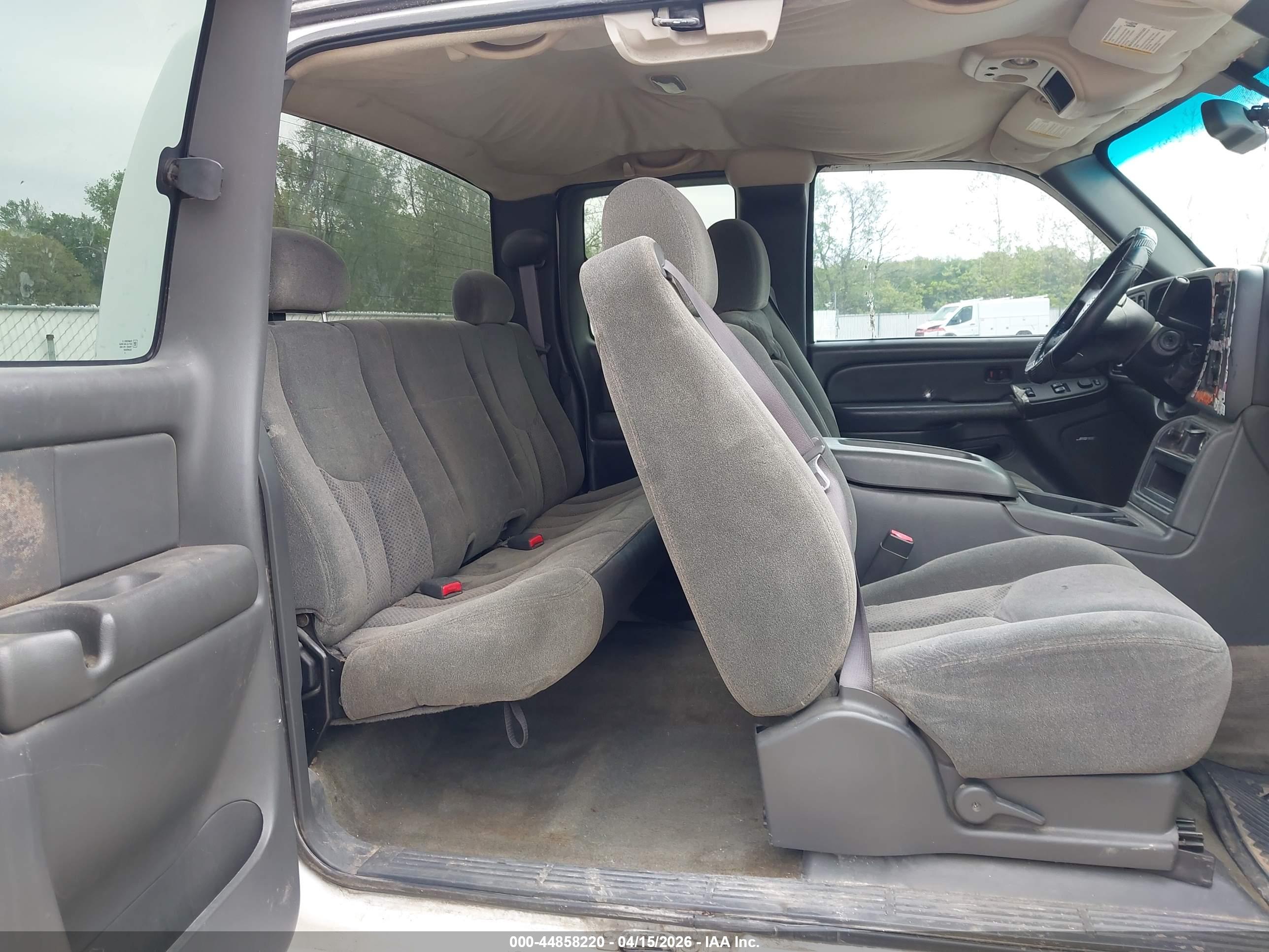 CHEVROLET SILVERADO image 8