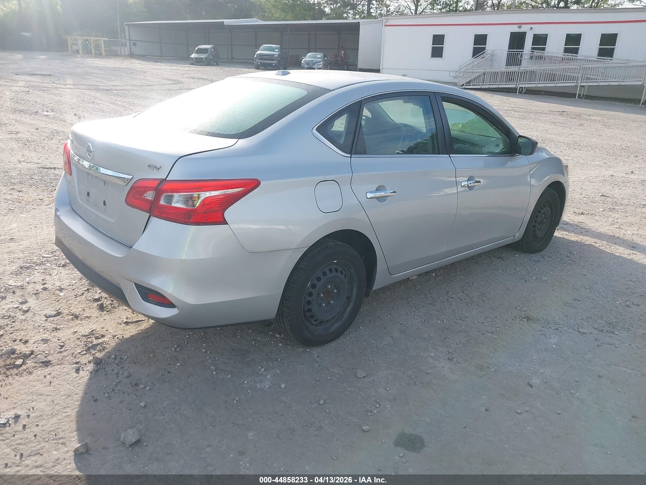 NISSAN SENTRA image 4