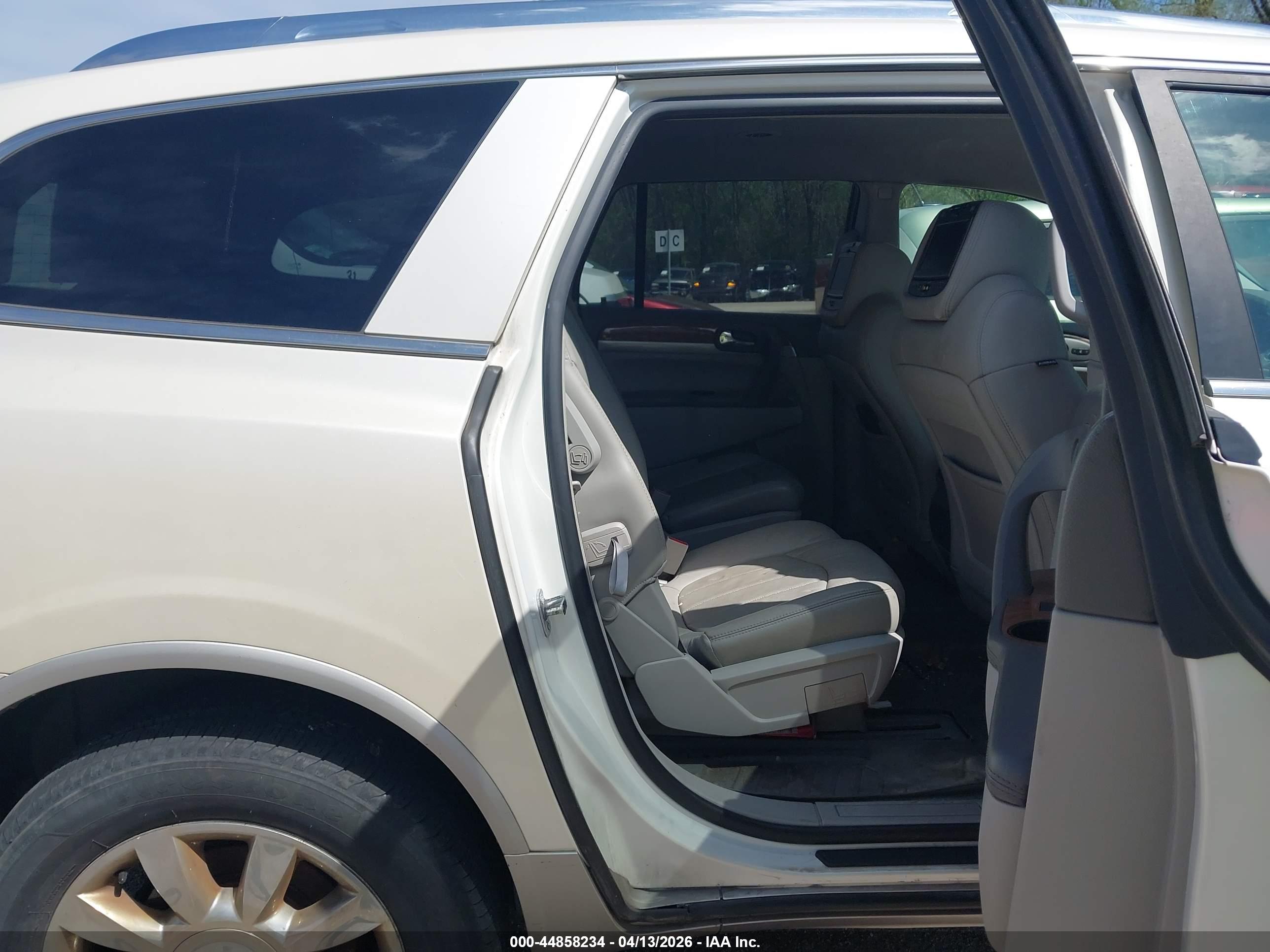 BUICK ENCLAVE image 8