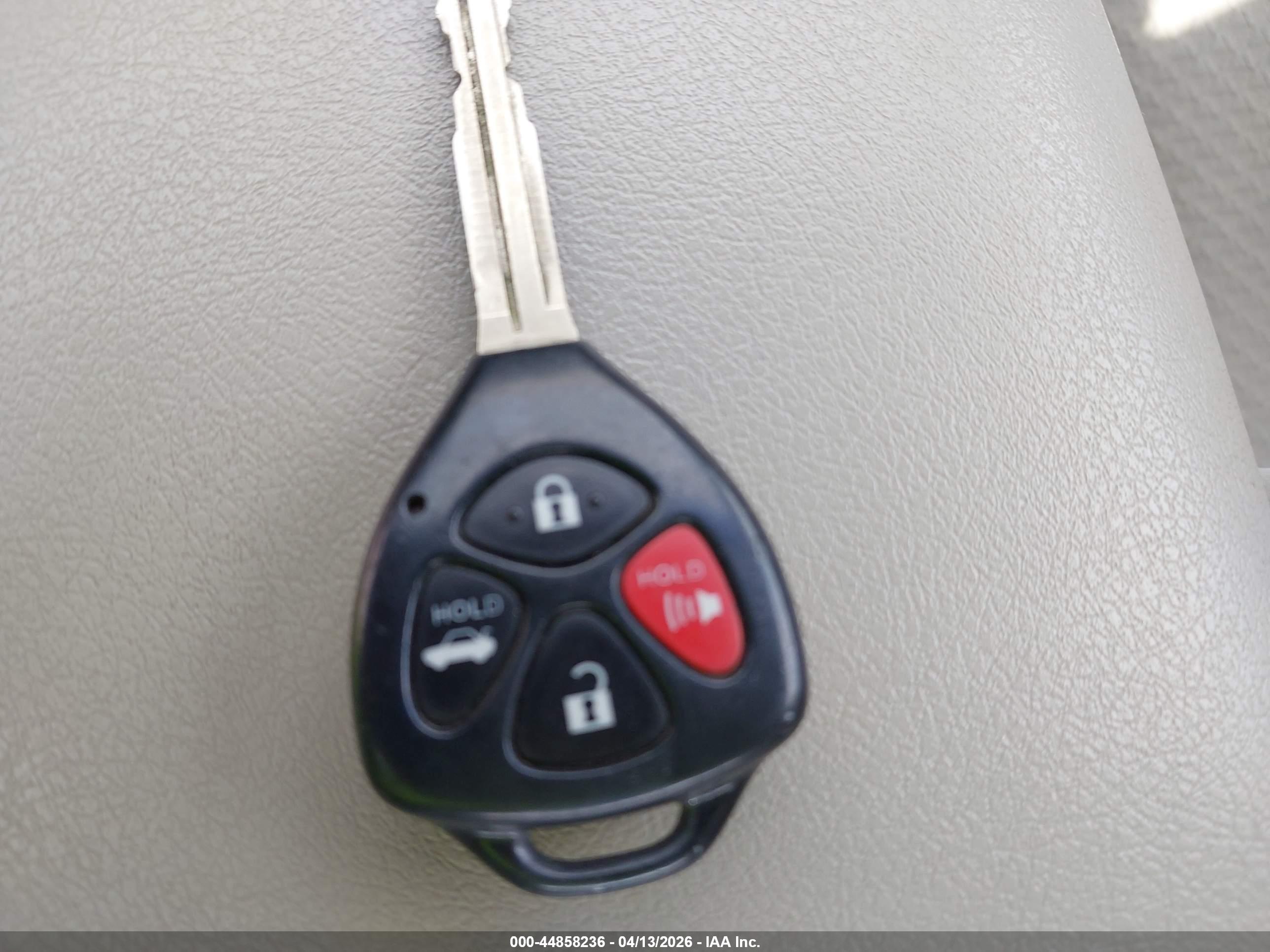 TOYOTA CAMRY image 11