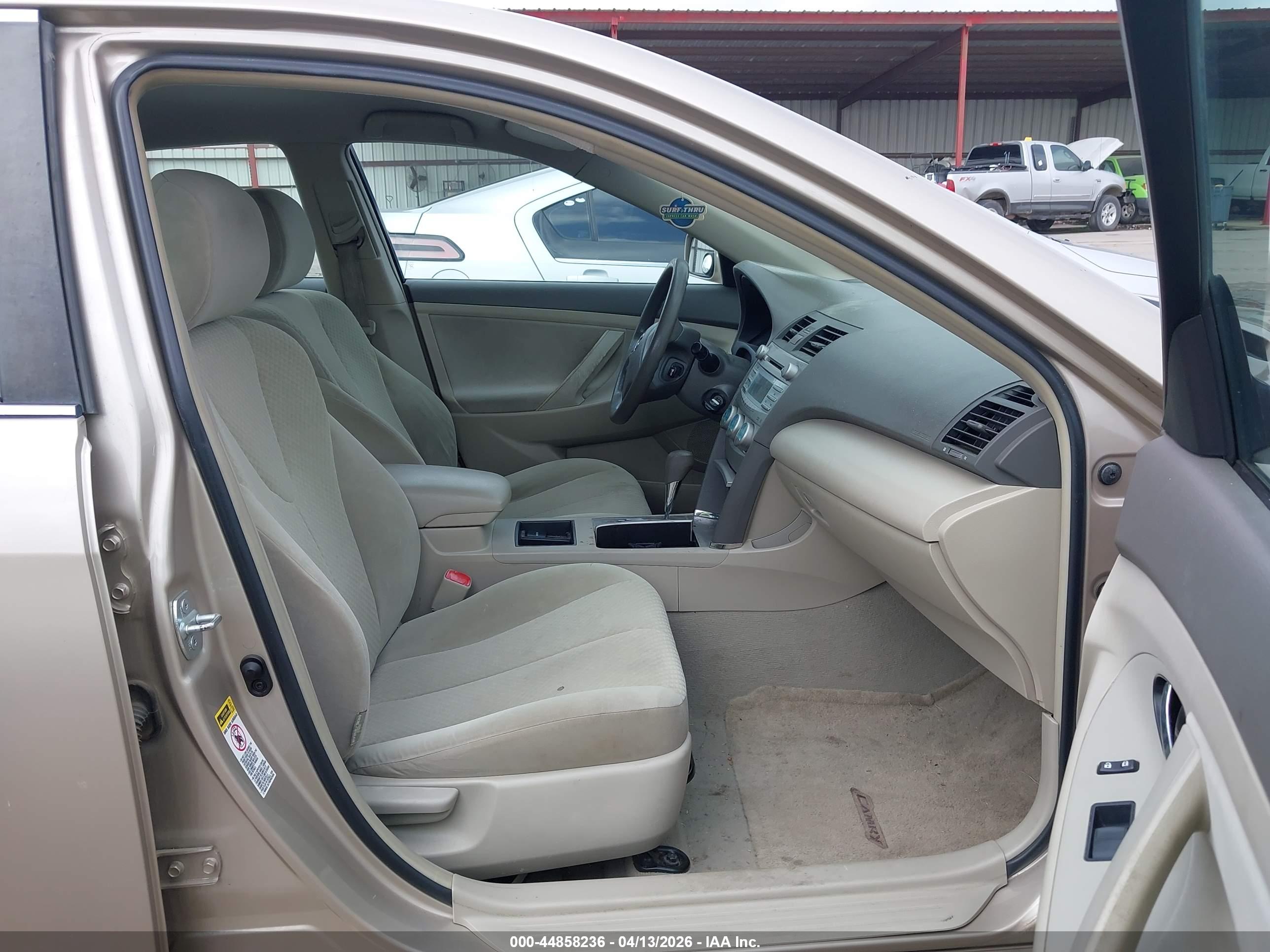 TOYOTA CAMRY image 5