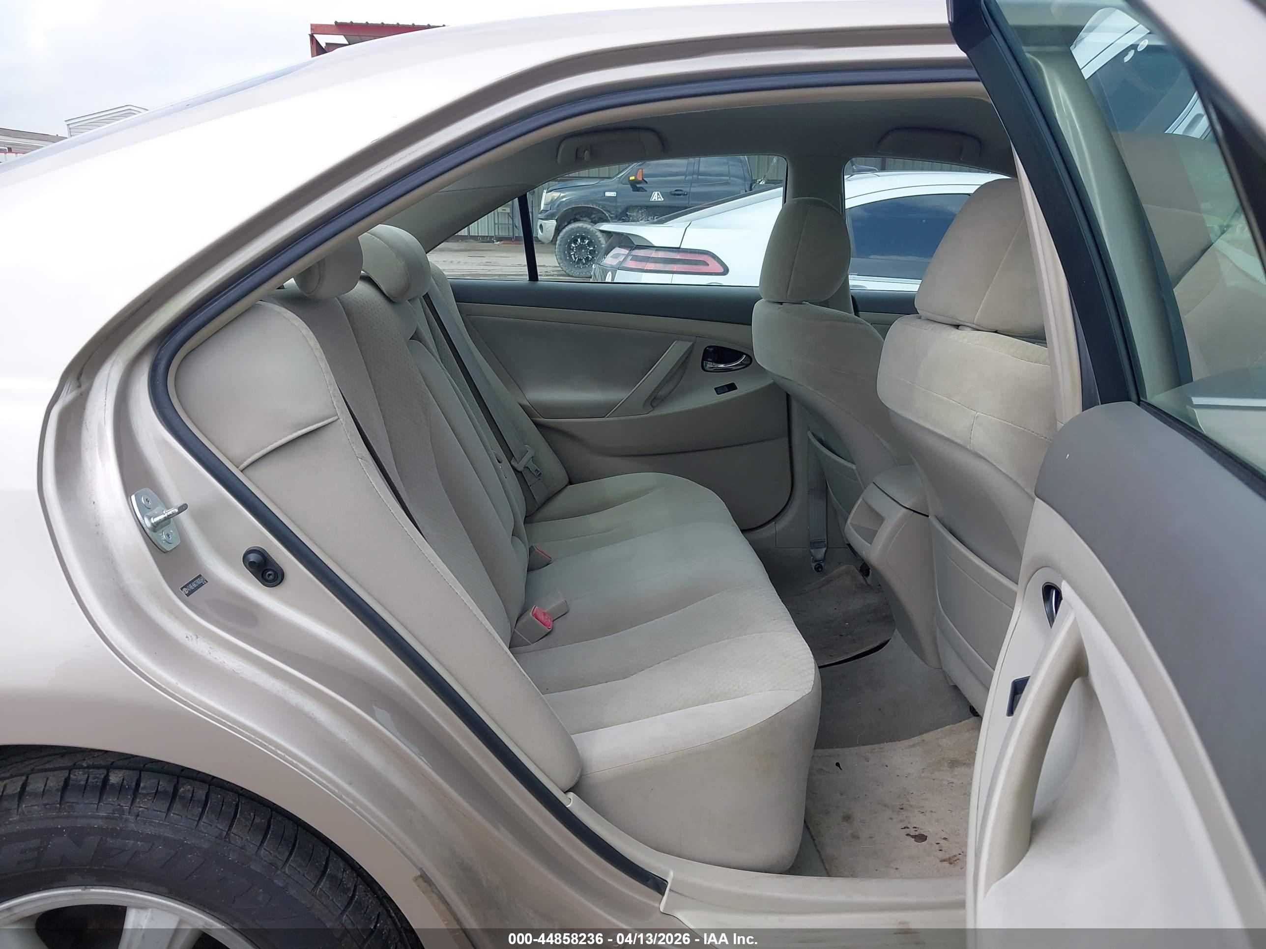 TOYOTA CAMRY image 8