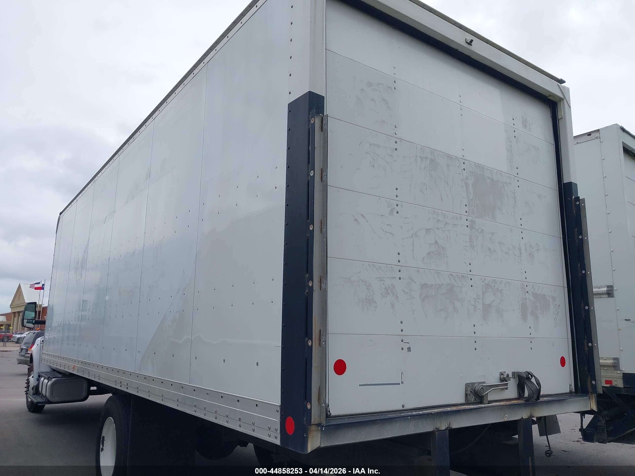 FORD F-750 image 3