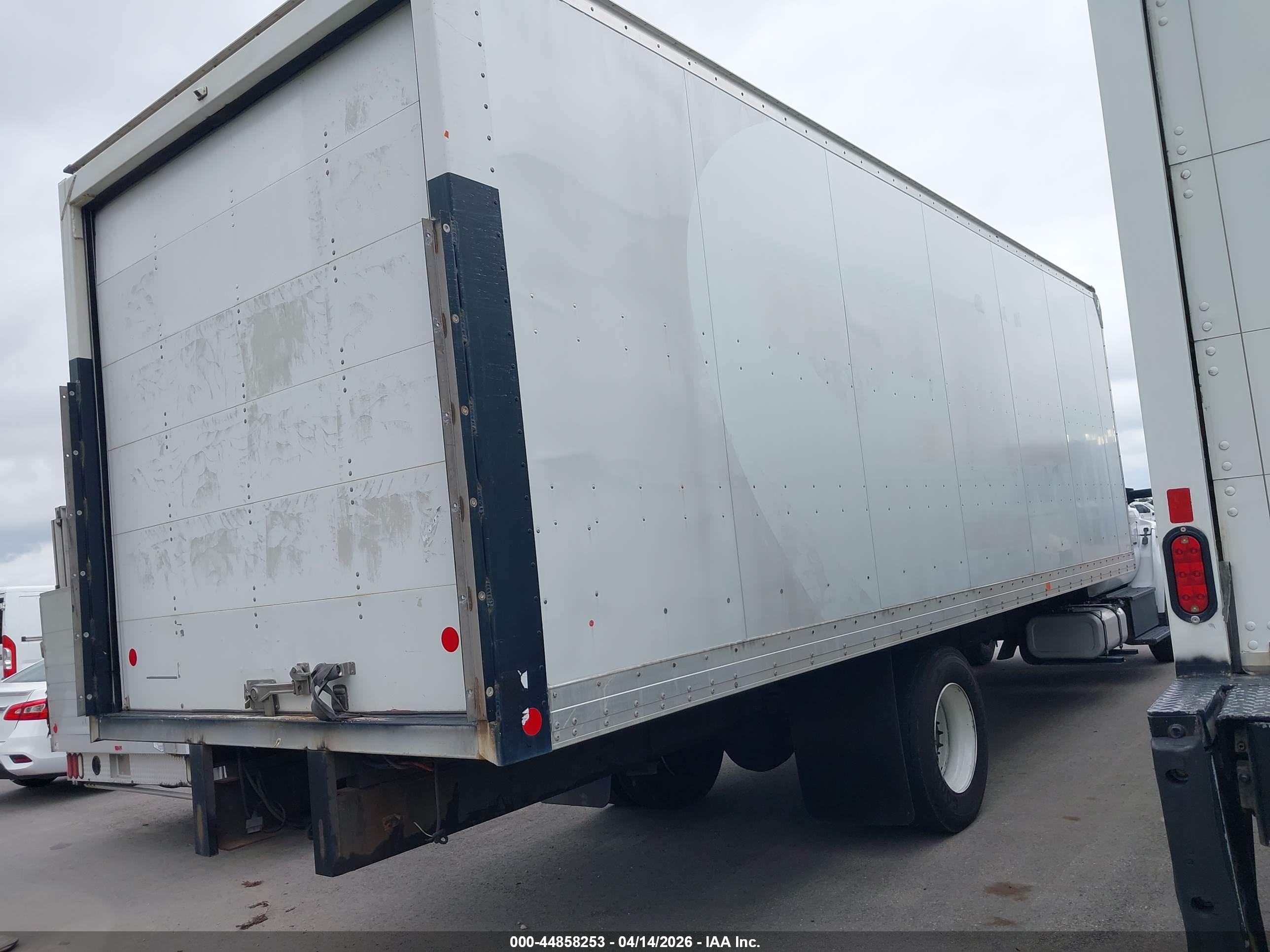 FORD F-750 image 4