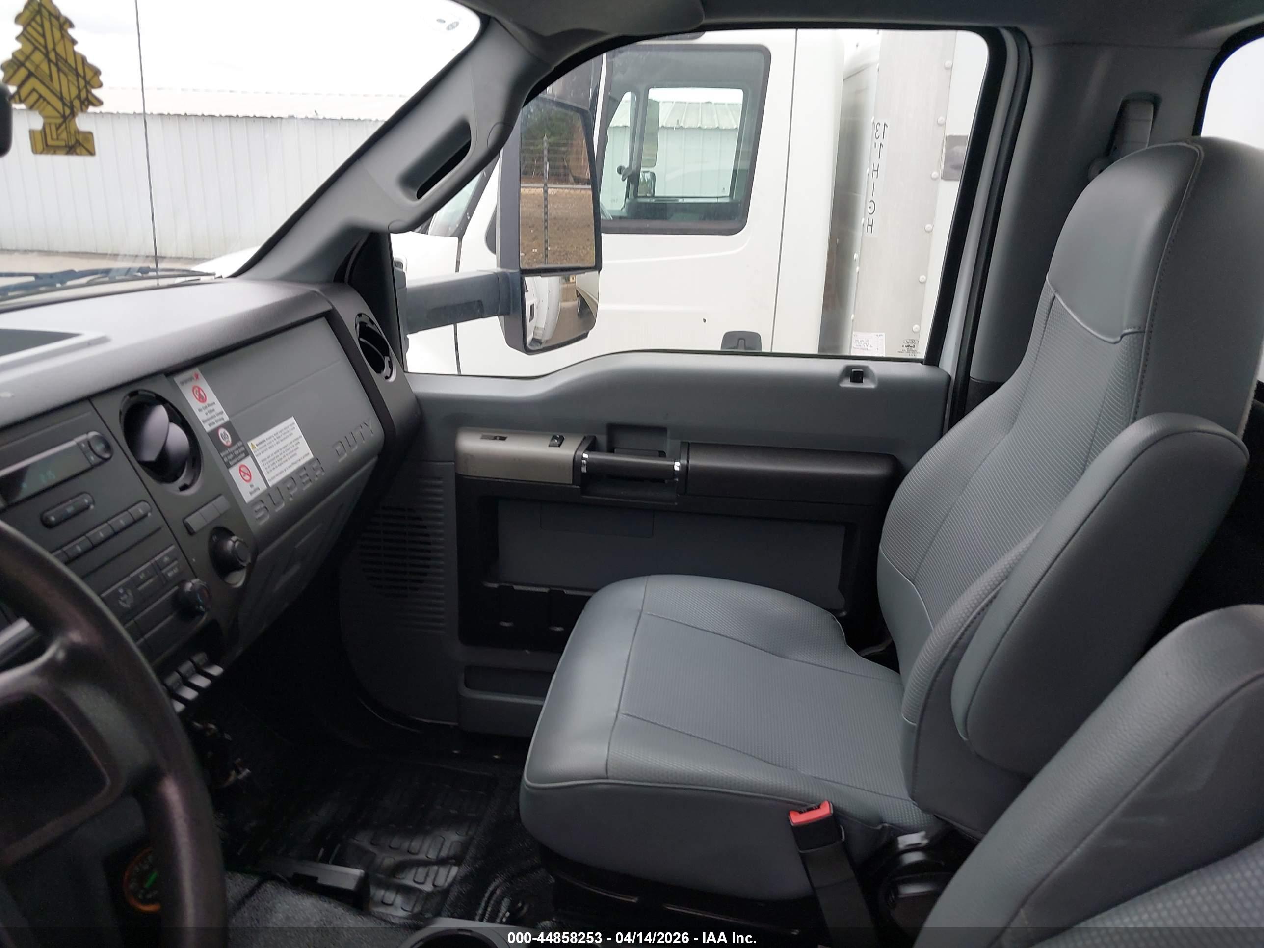 FORD F-750 image 7