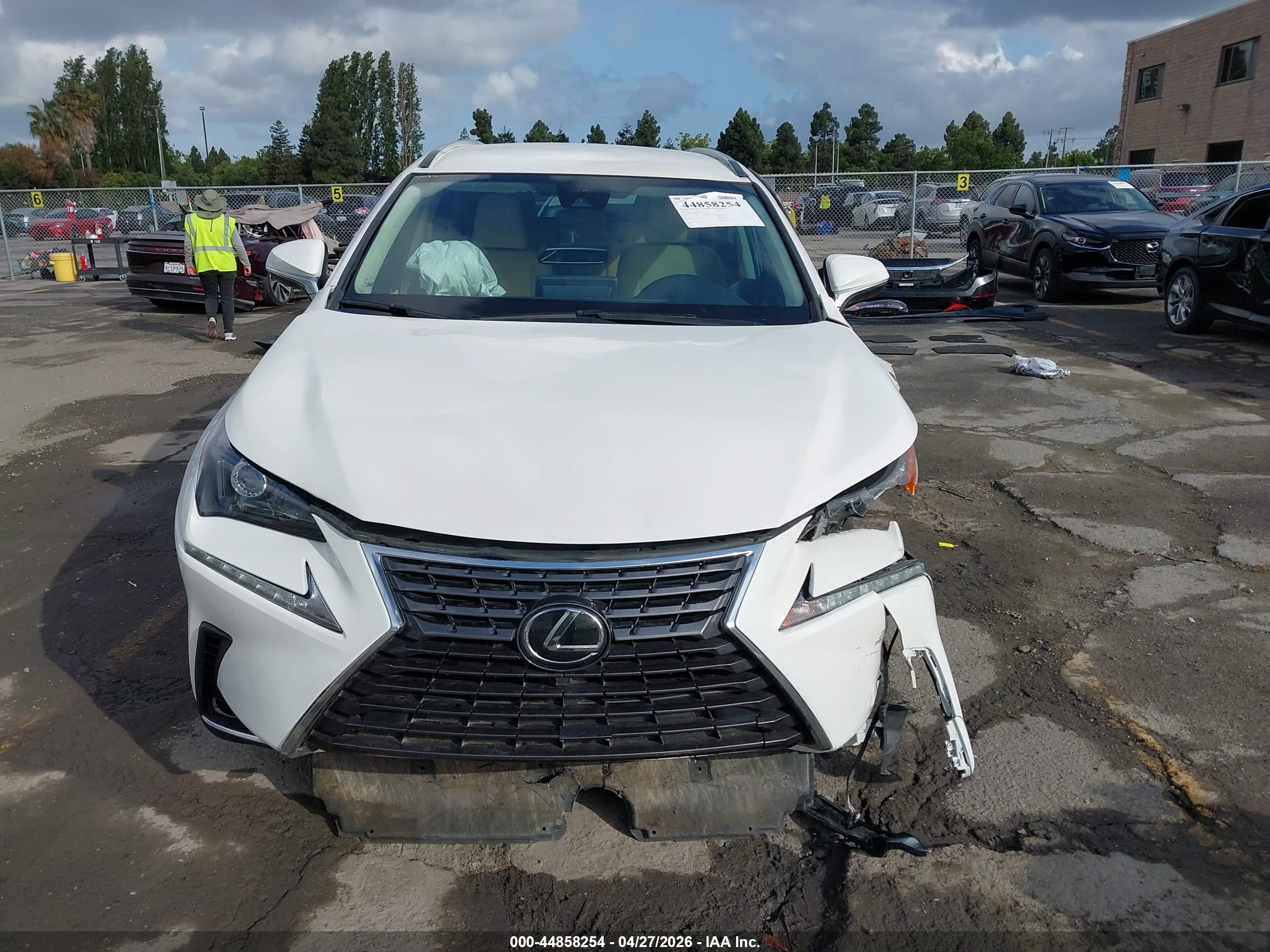 LEXUS NX image 6