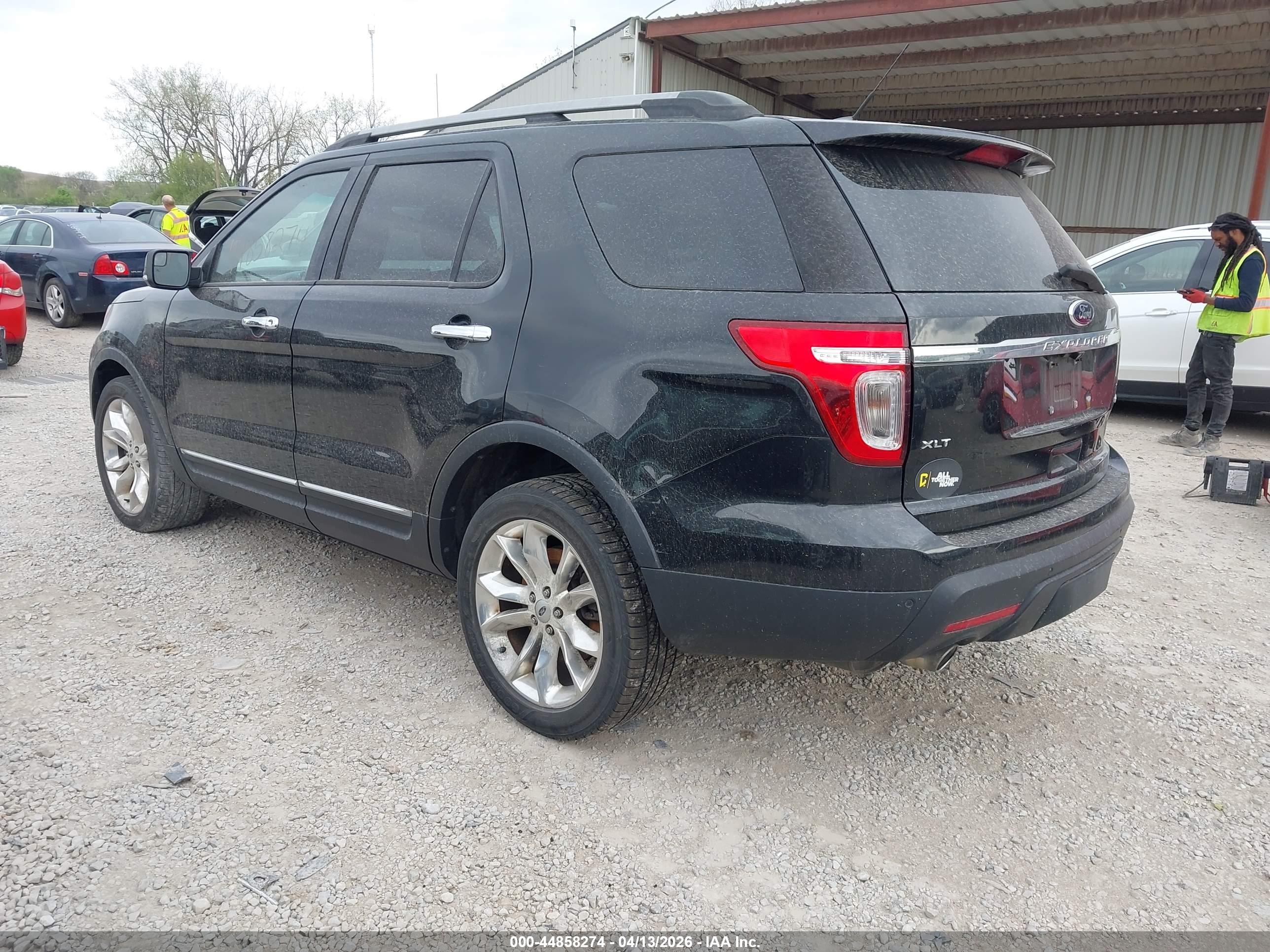 FORD EXPLORER image 3