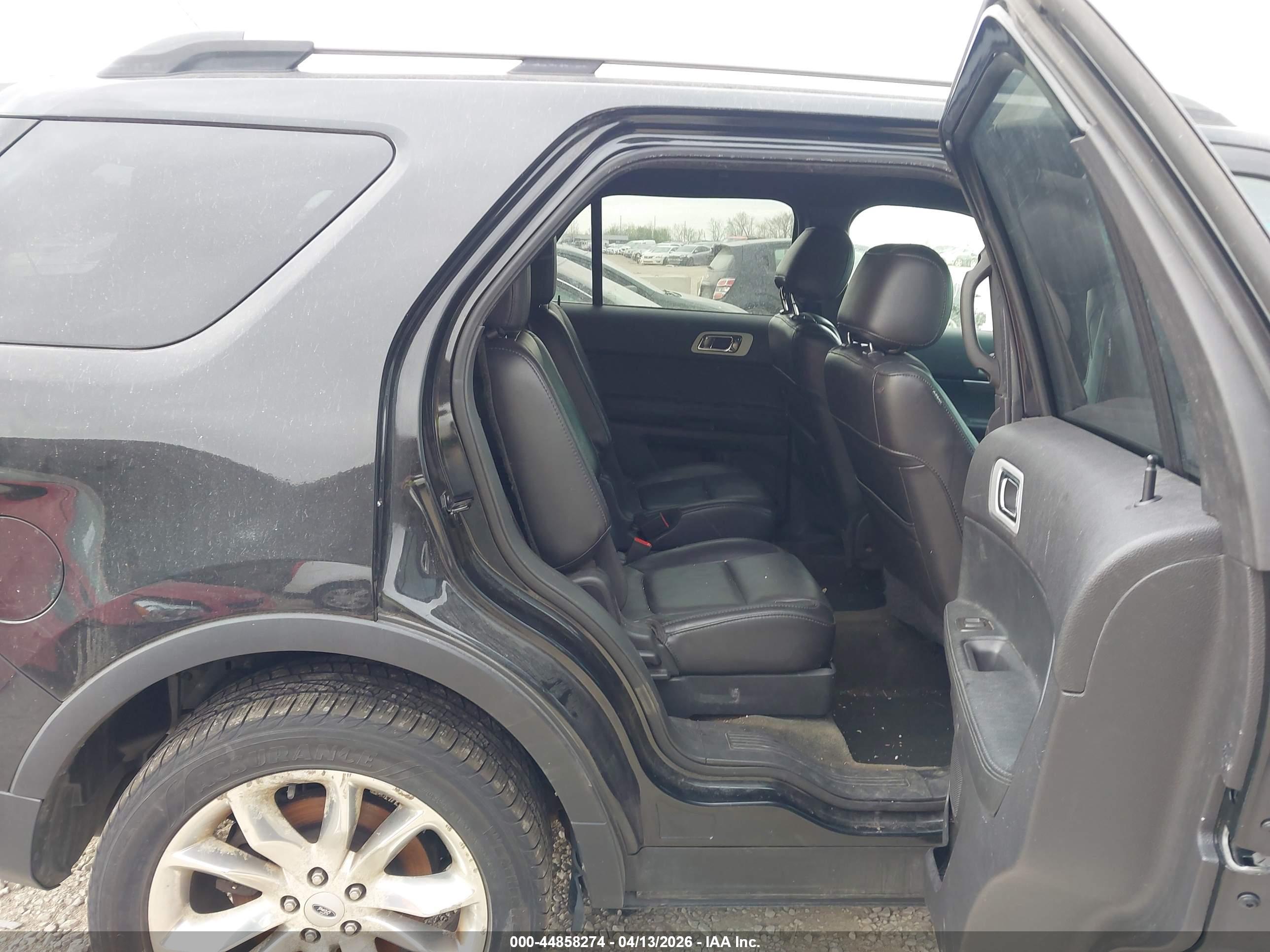 FORD EXPLORER image 8