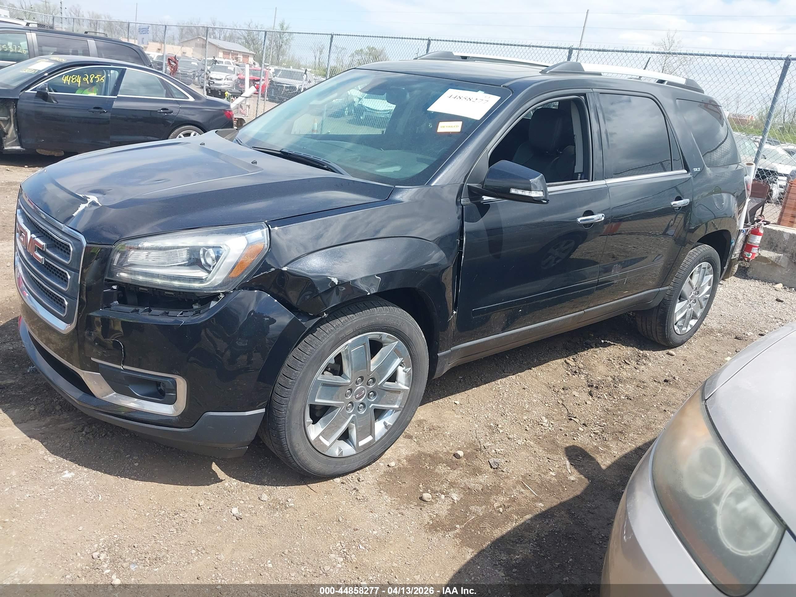 GMC ACADIA image 2