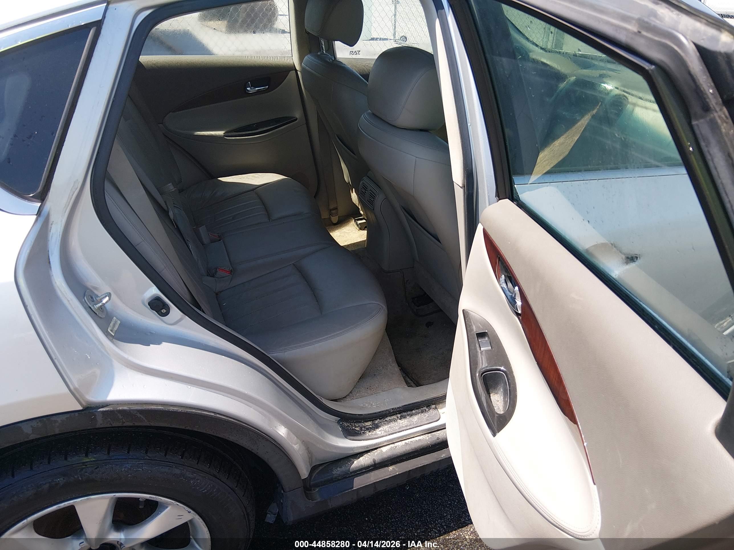 INFINITI EX35 image 8