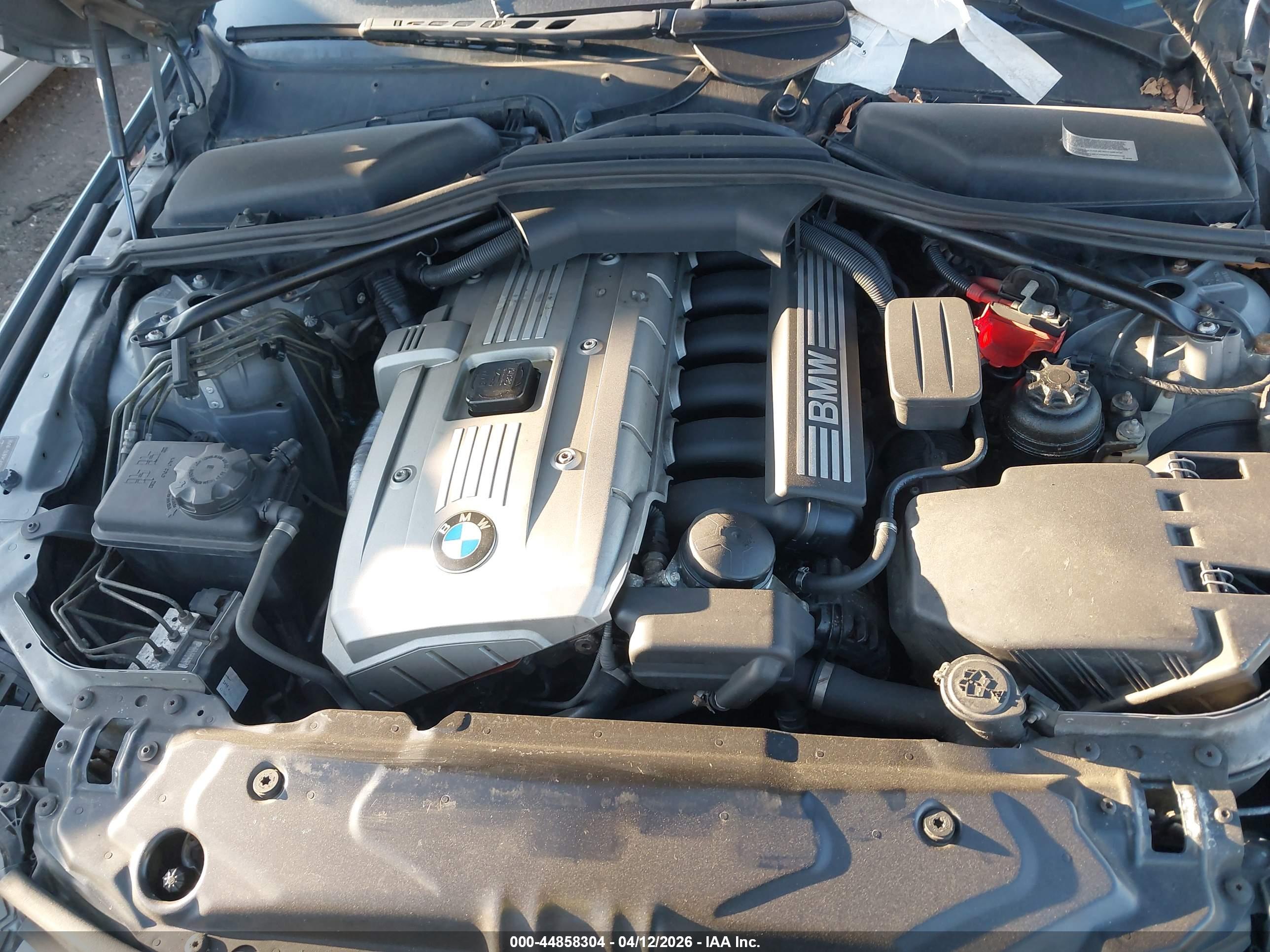 BMW 525XI image 10