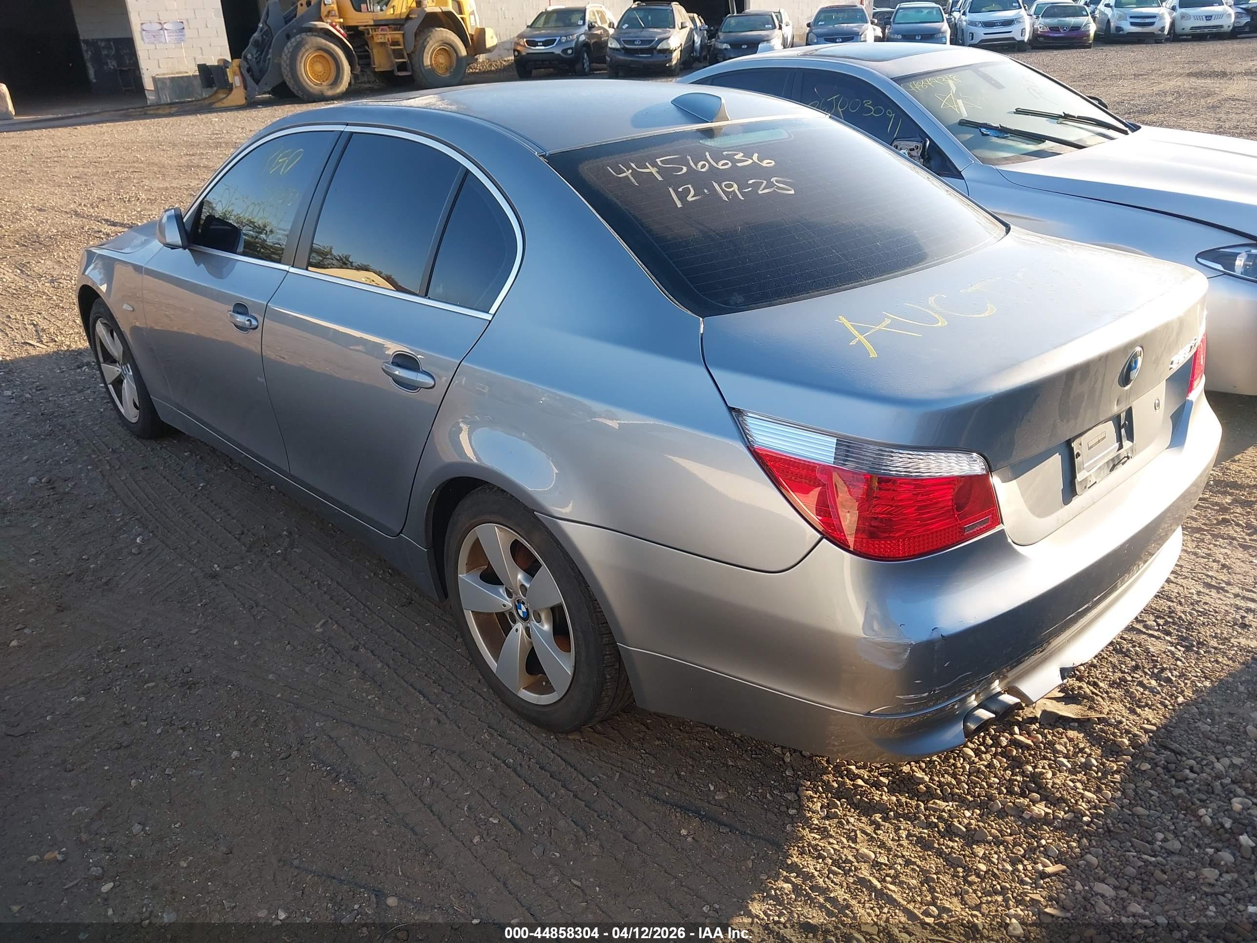 BMW 525XI image 3