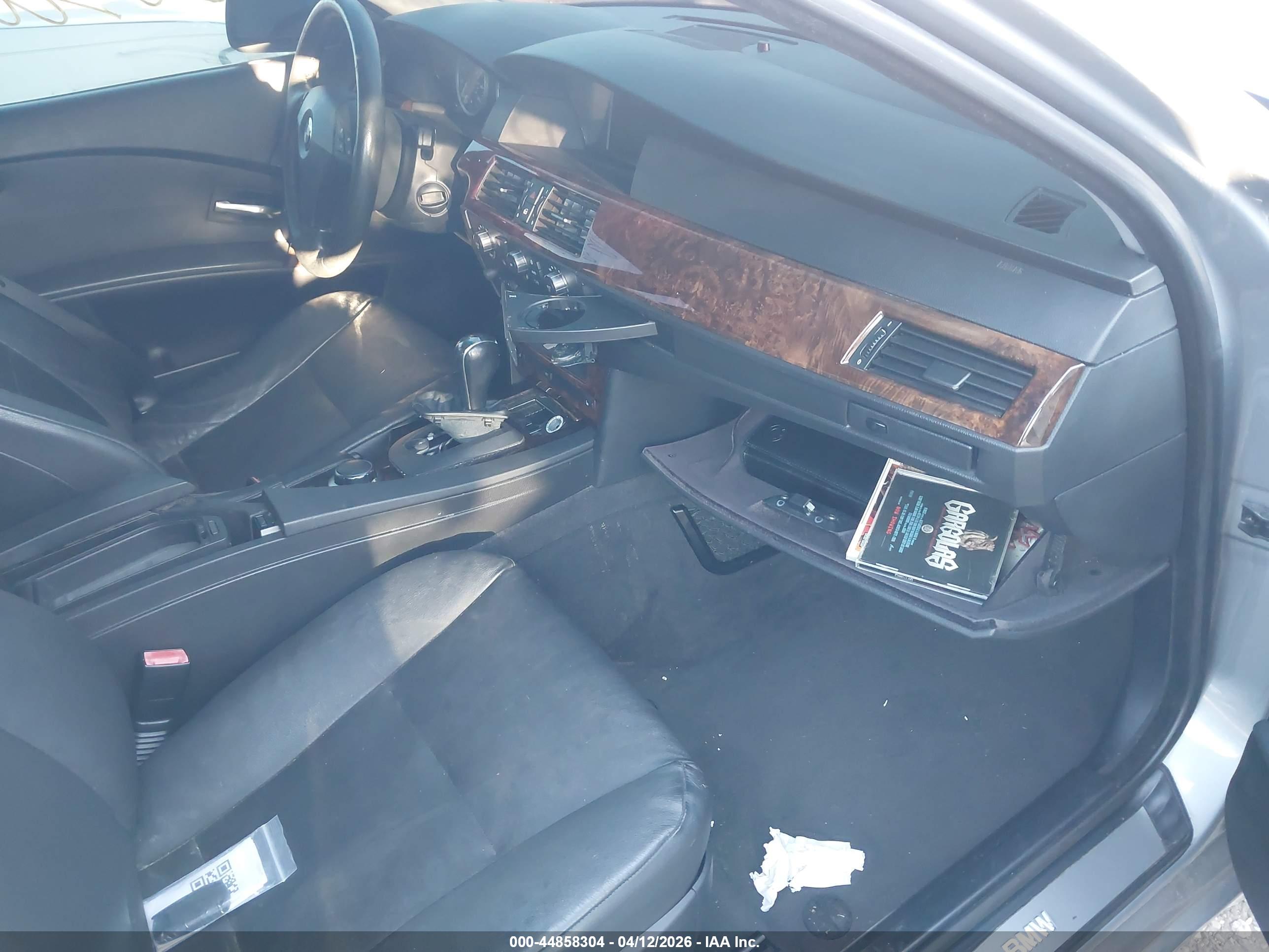 BMW 525XI image 5