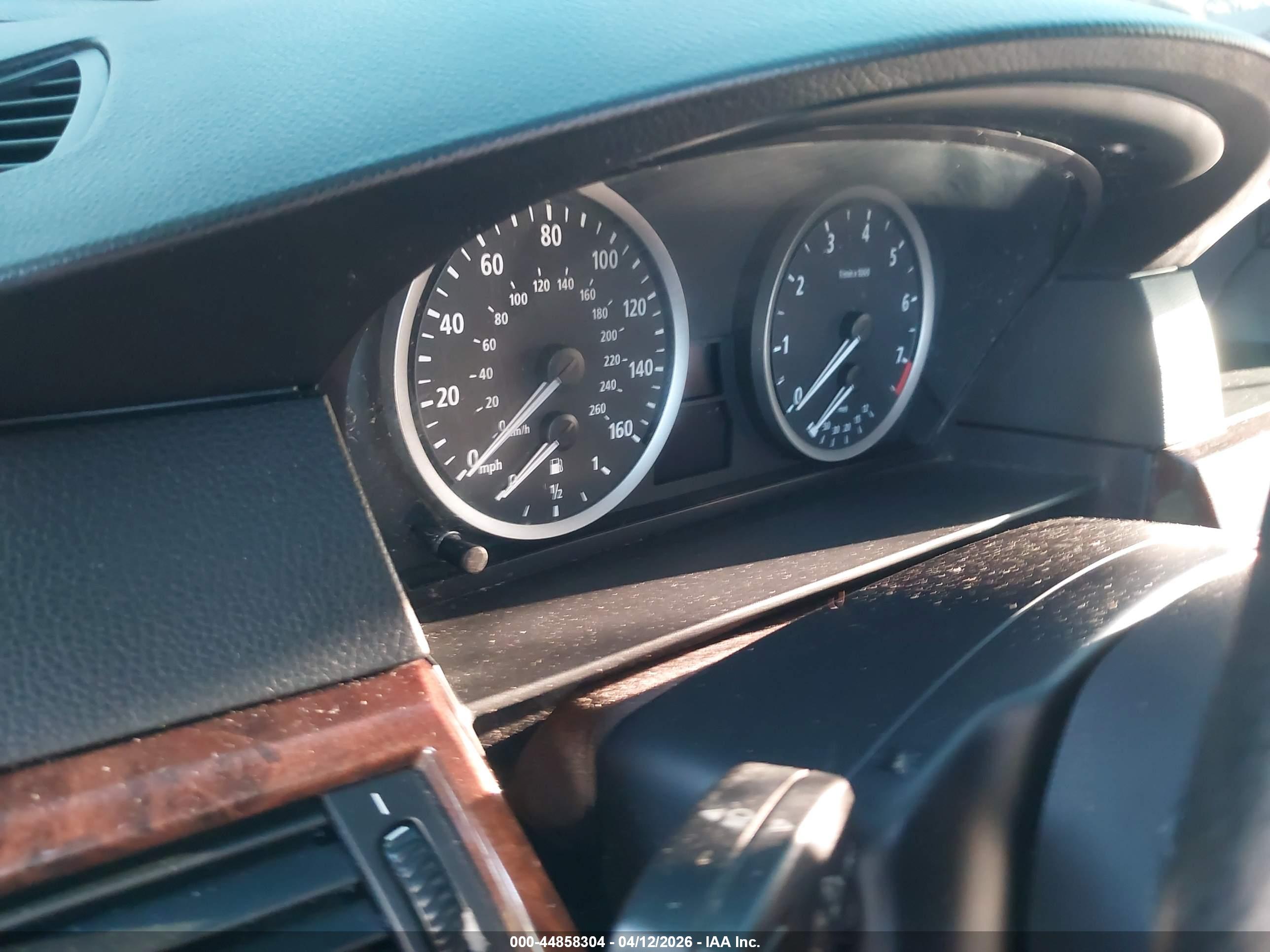 BMW 525XI image 7