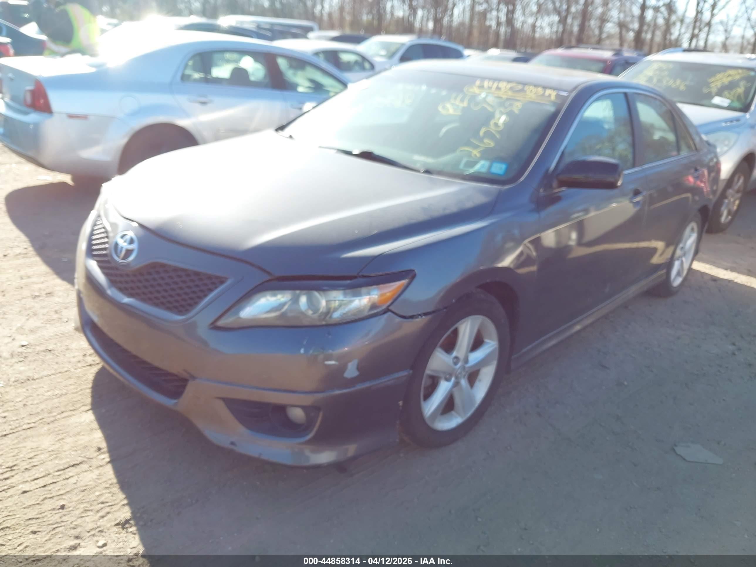 TOYOTA CAMRY image 2