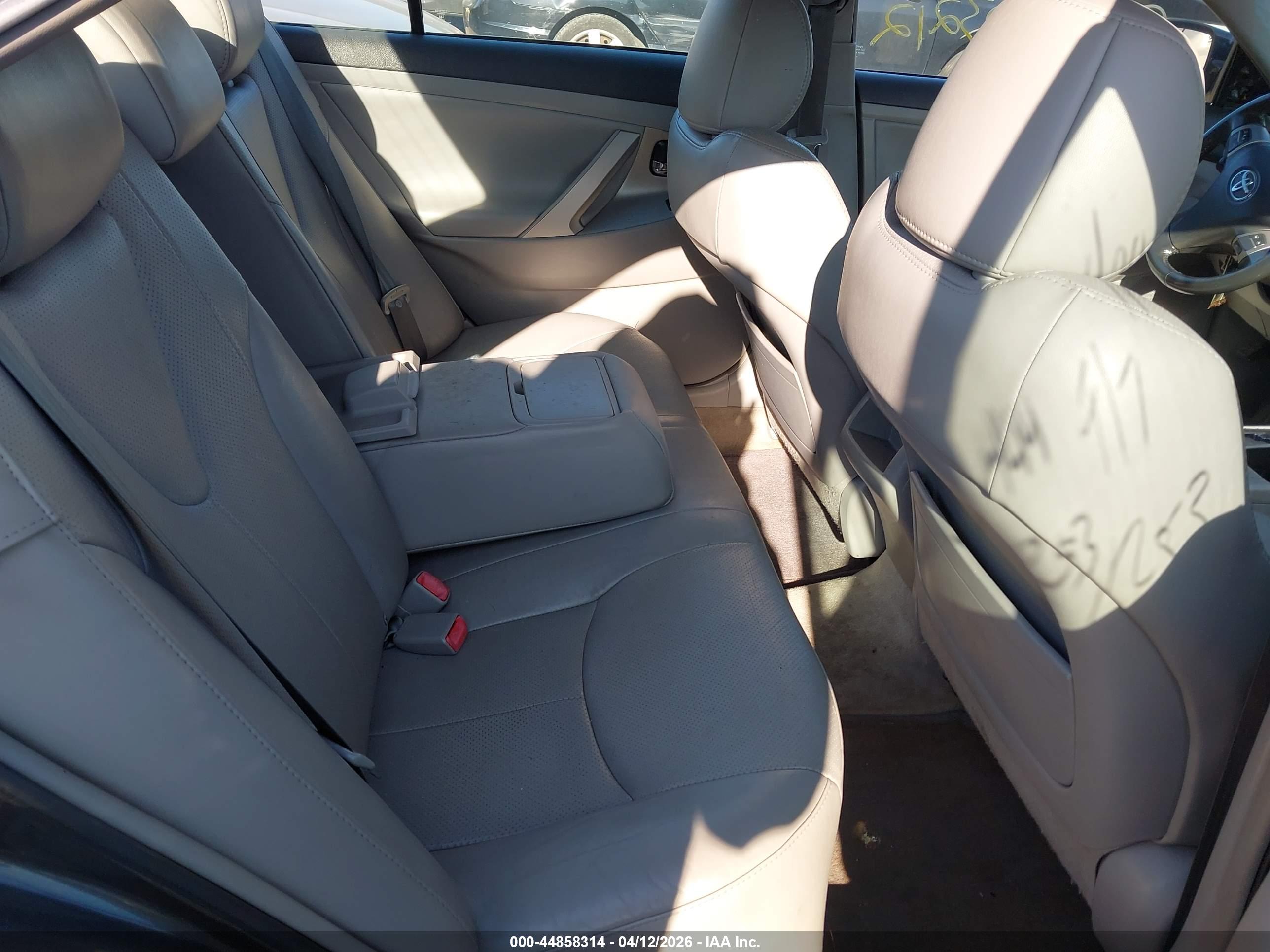 TOYOTA CAMRY image 8