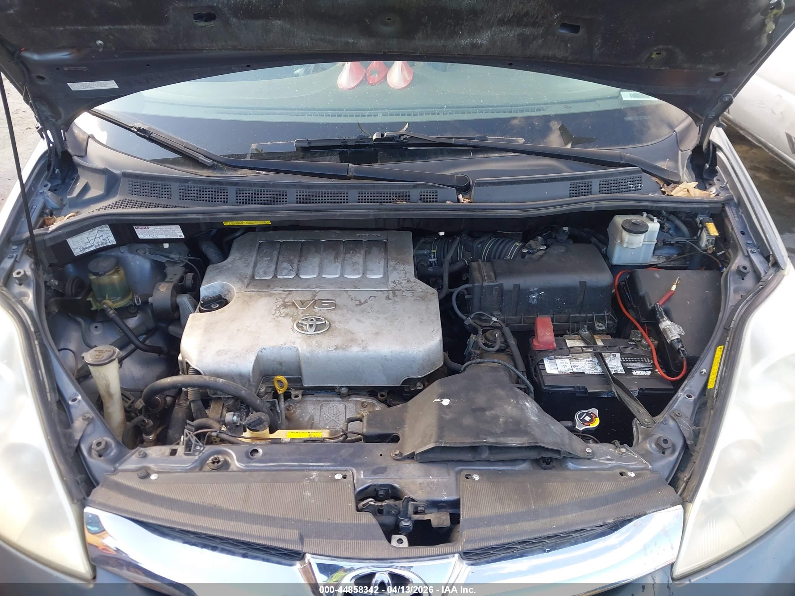 TOYOTA SIENNA image 10