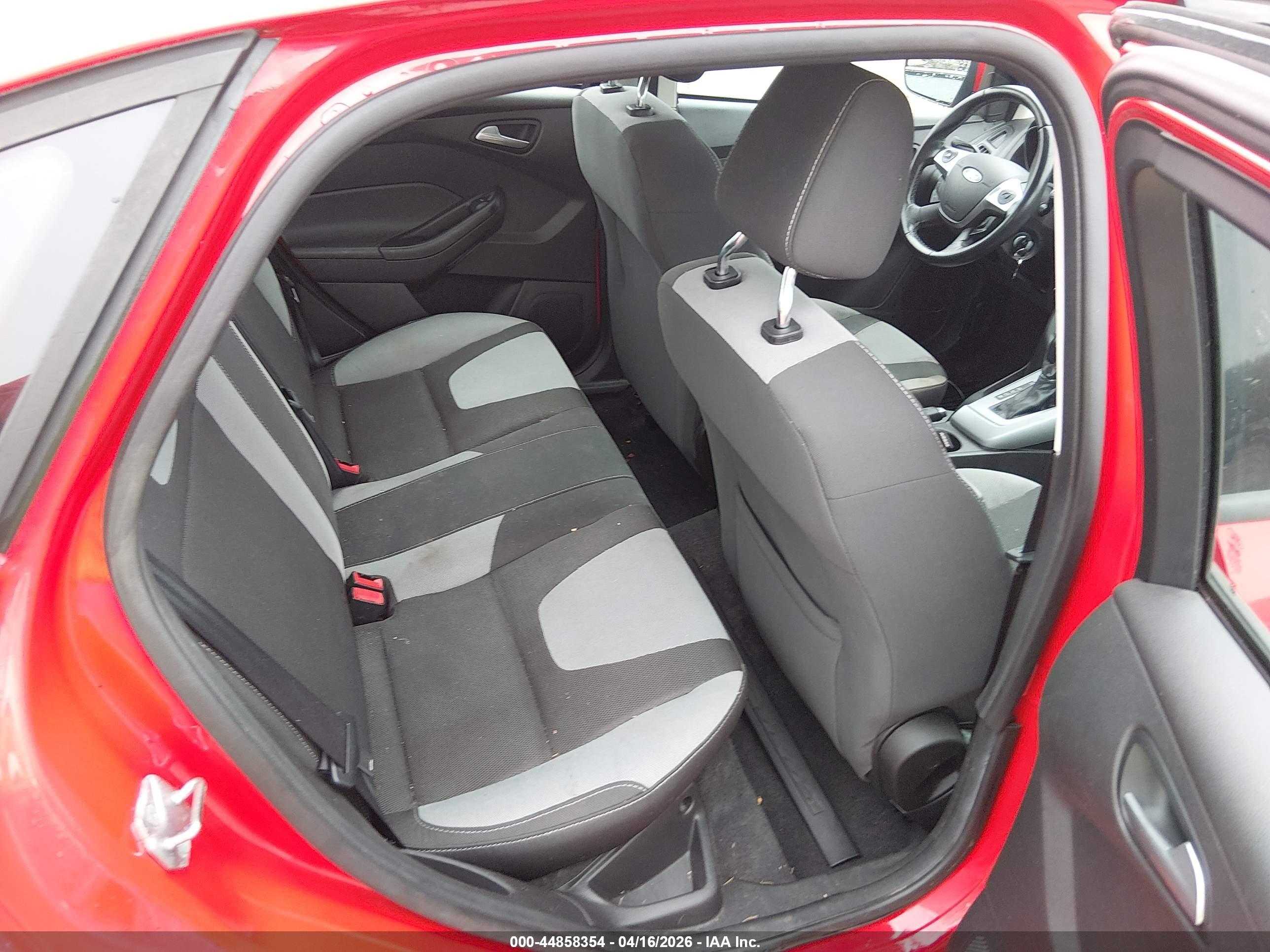 FORD FOCUS image 8