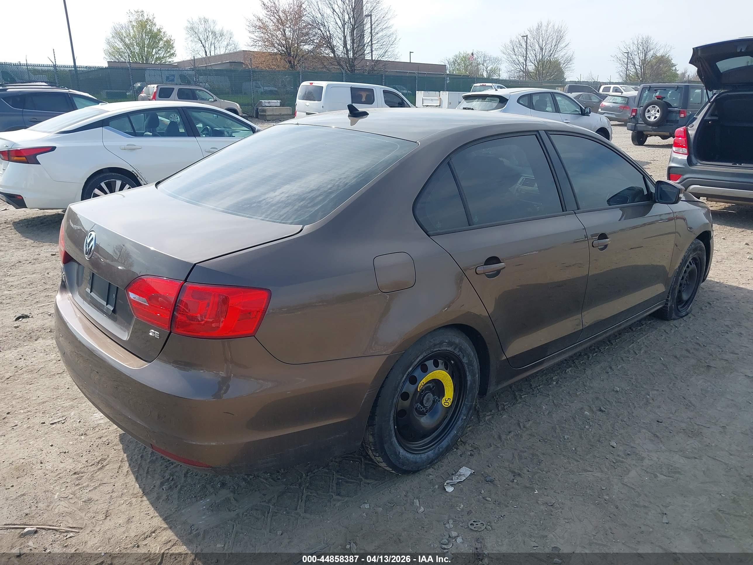 VOLKSWAGEN JETTA image 4