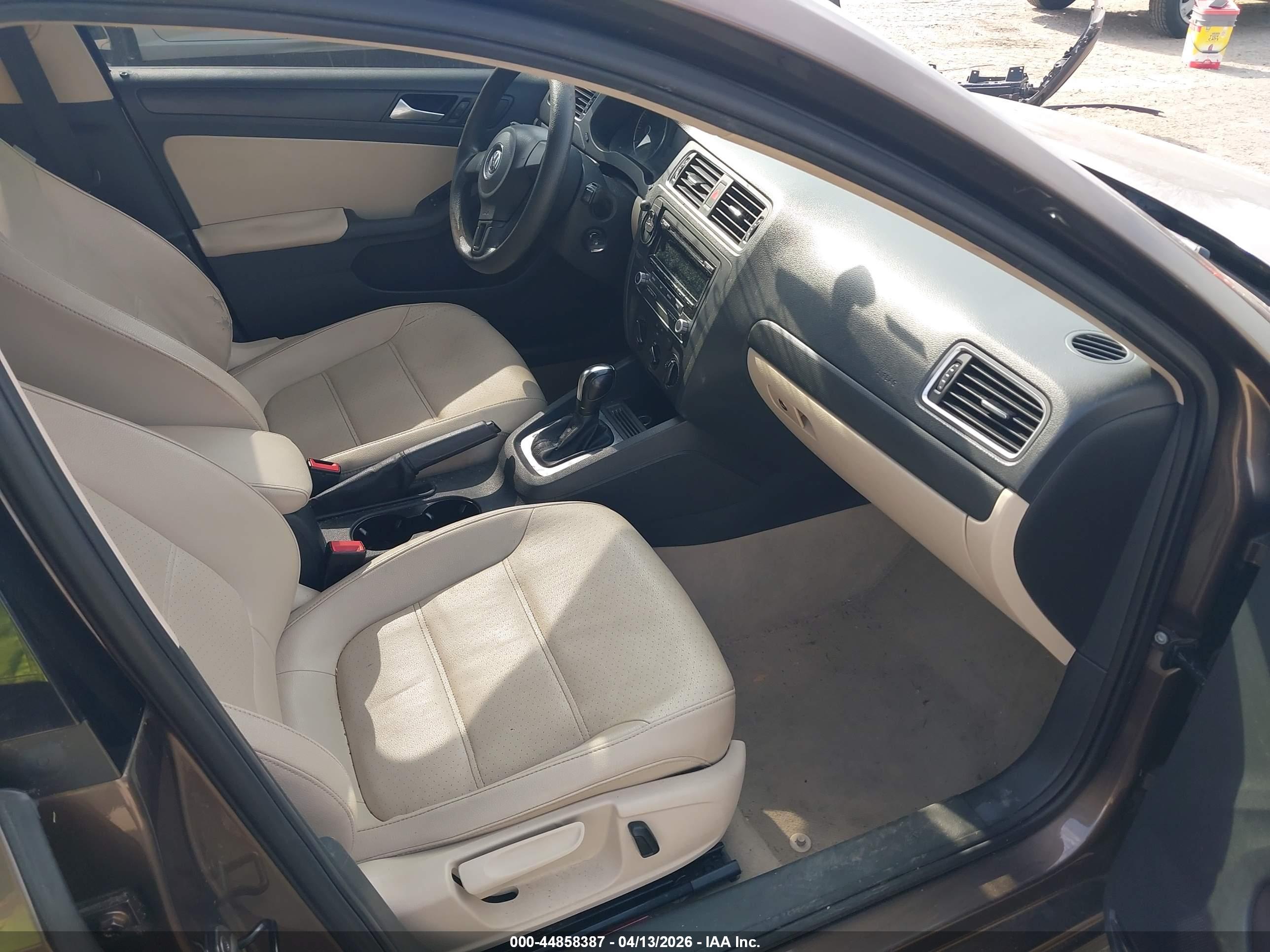 VOLKSWAGEN JETTA image 5