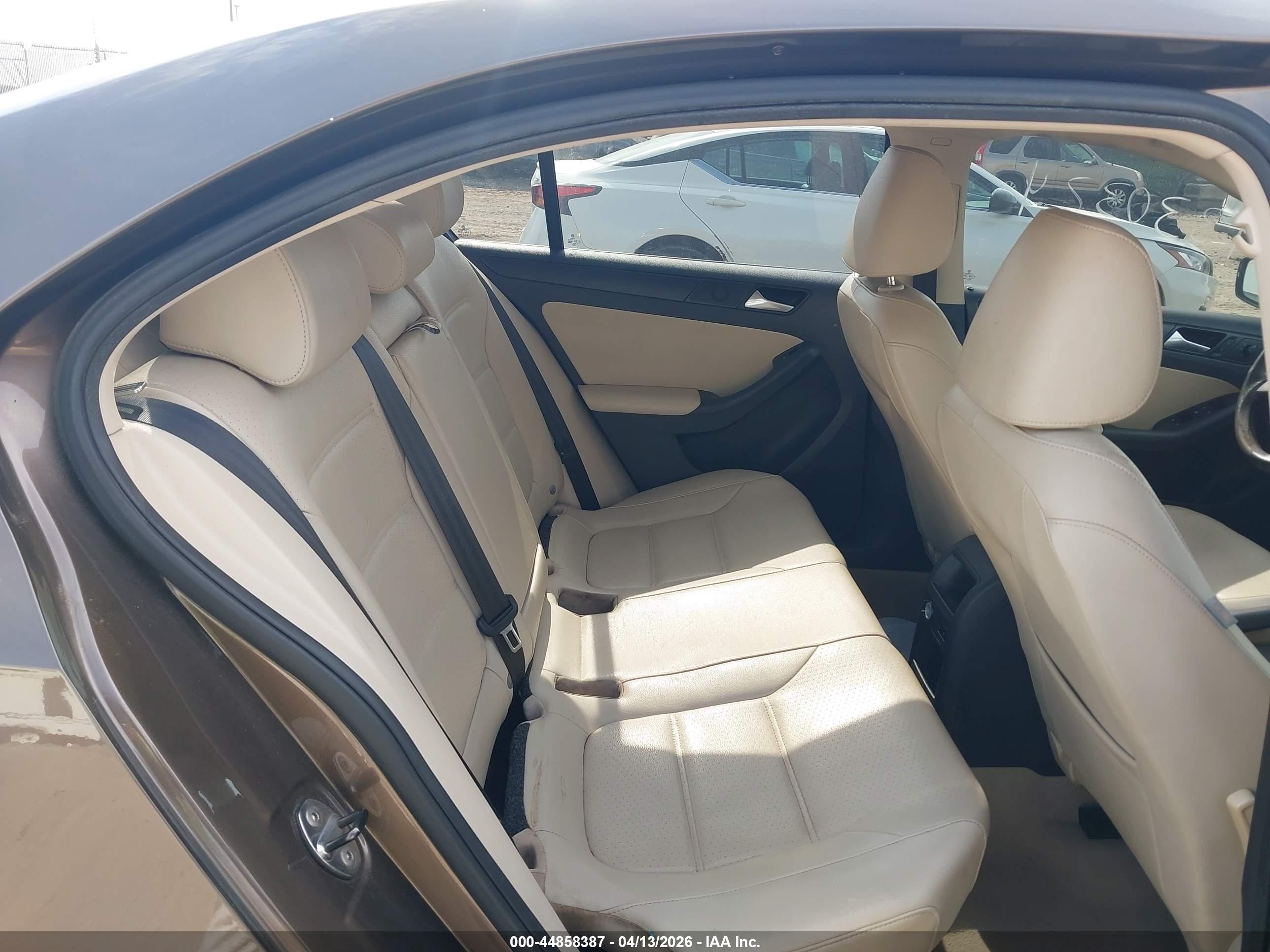 VOLKSWAGEN JETTA image 8
