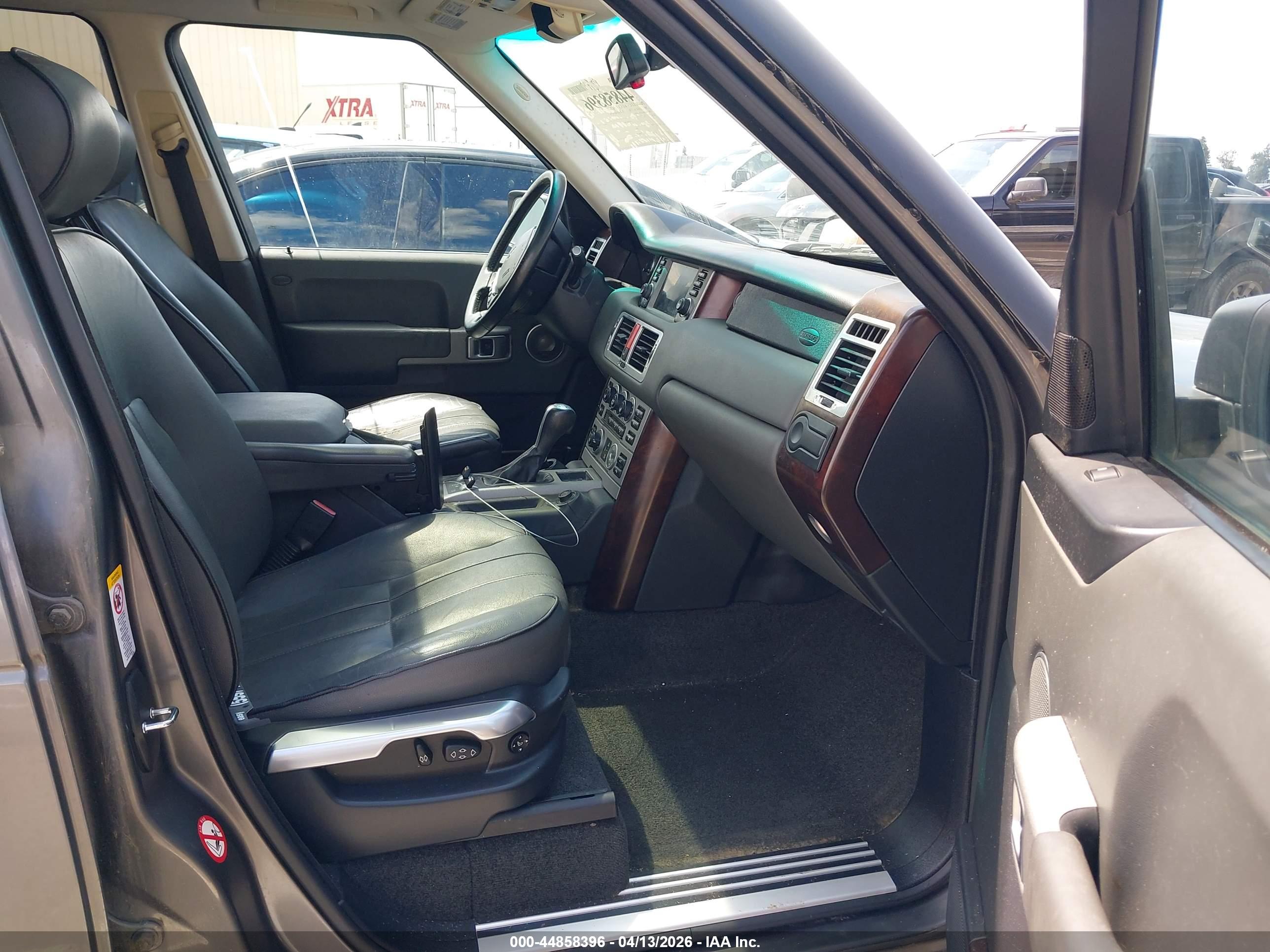 LAND ROVER image 5