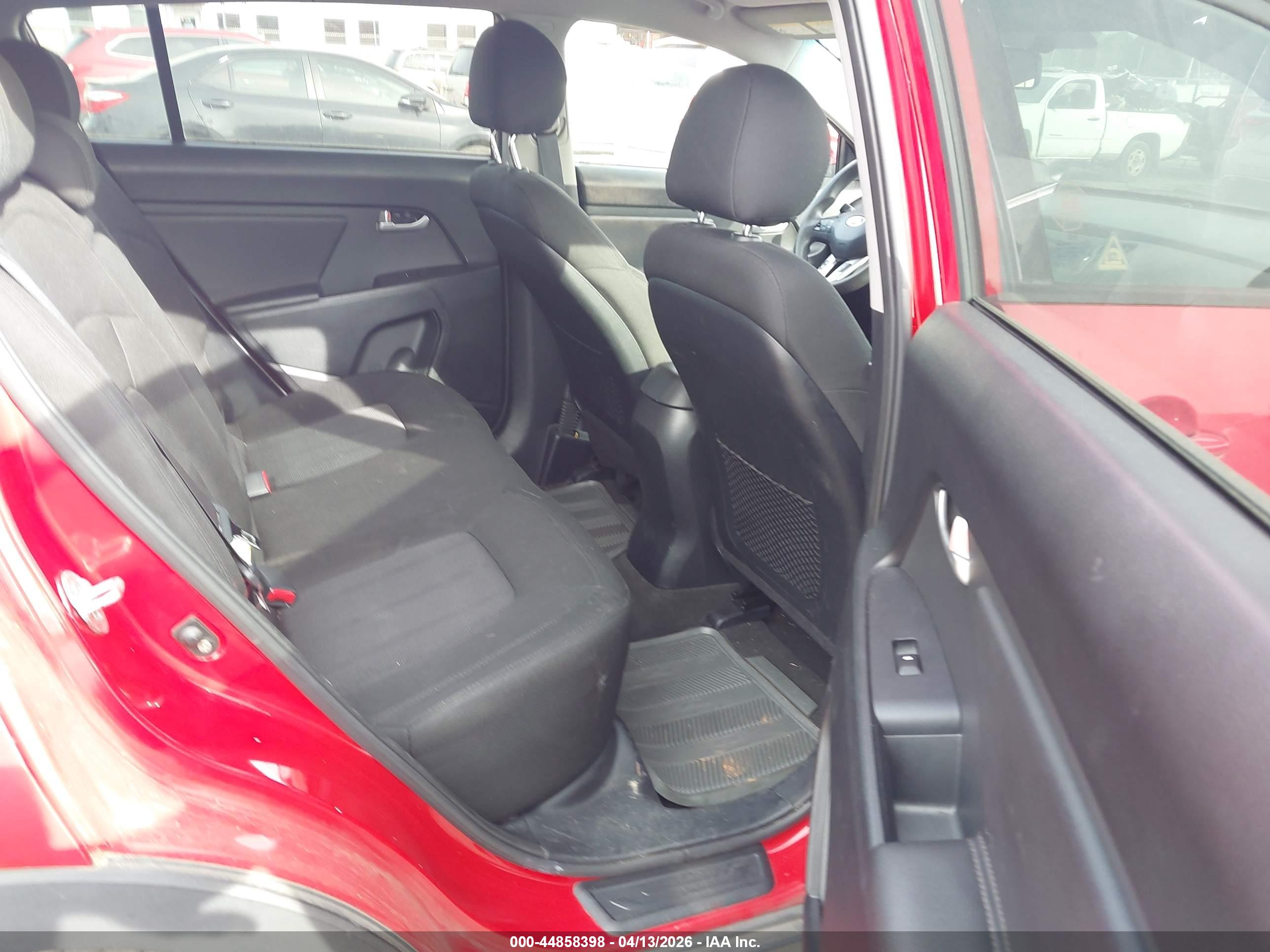 KIA SPORTAGE image 8